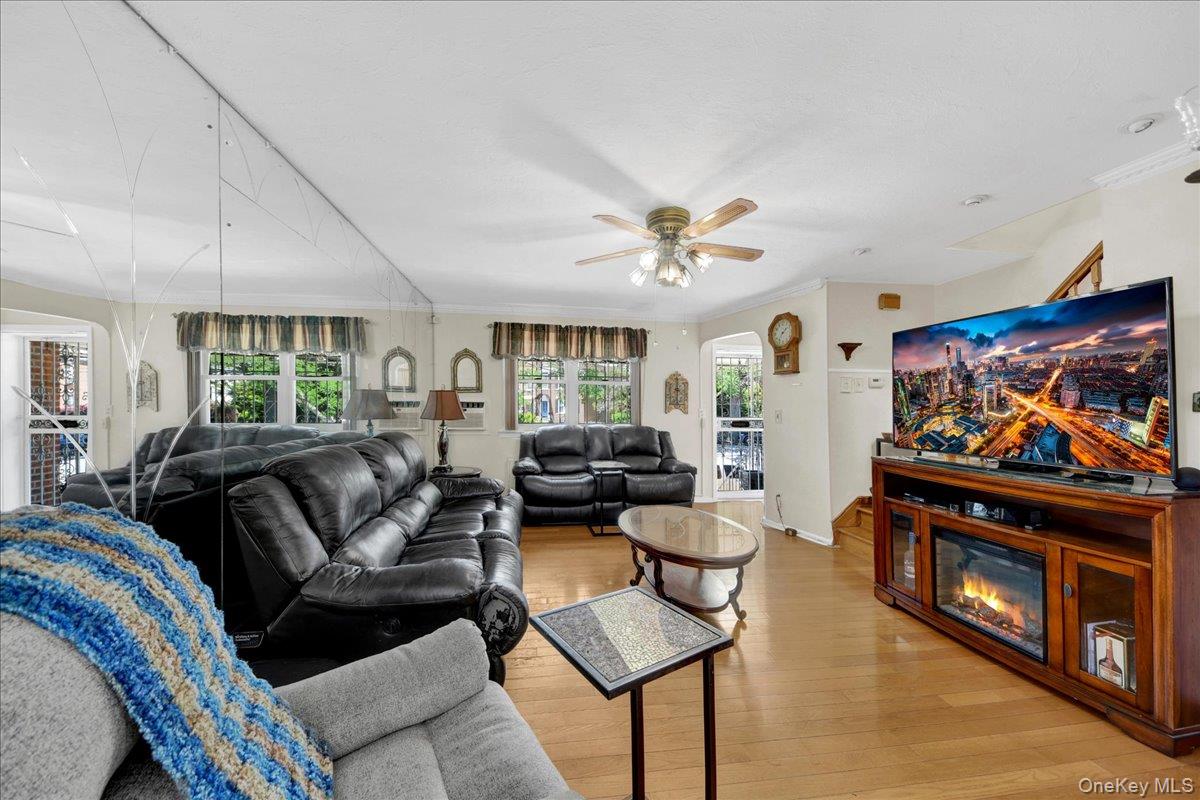 2930 Dudley Avenue Property Photo 3