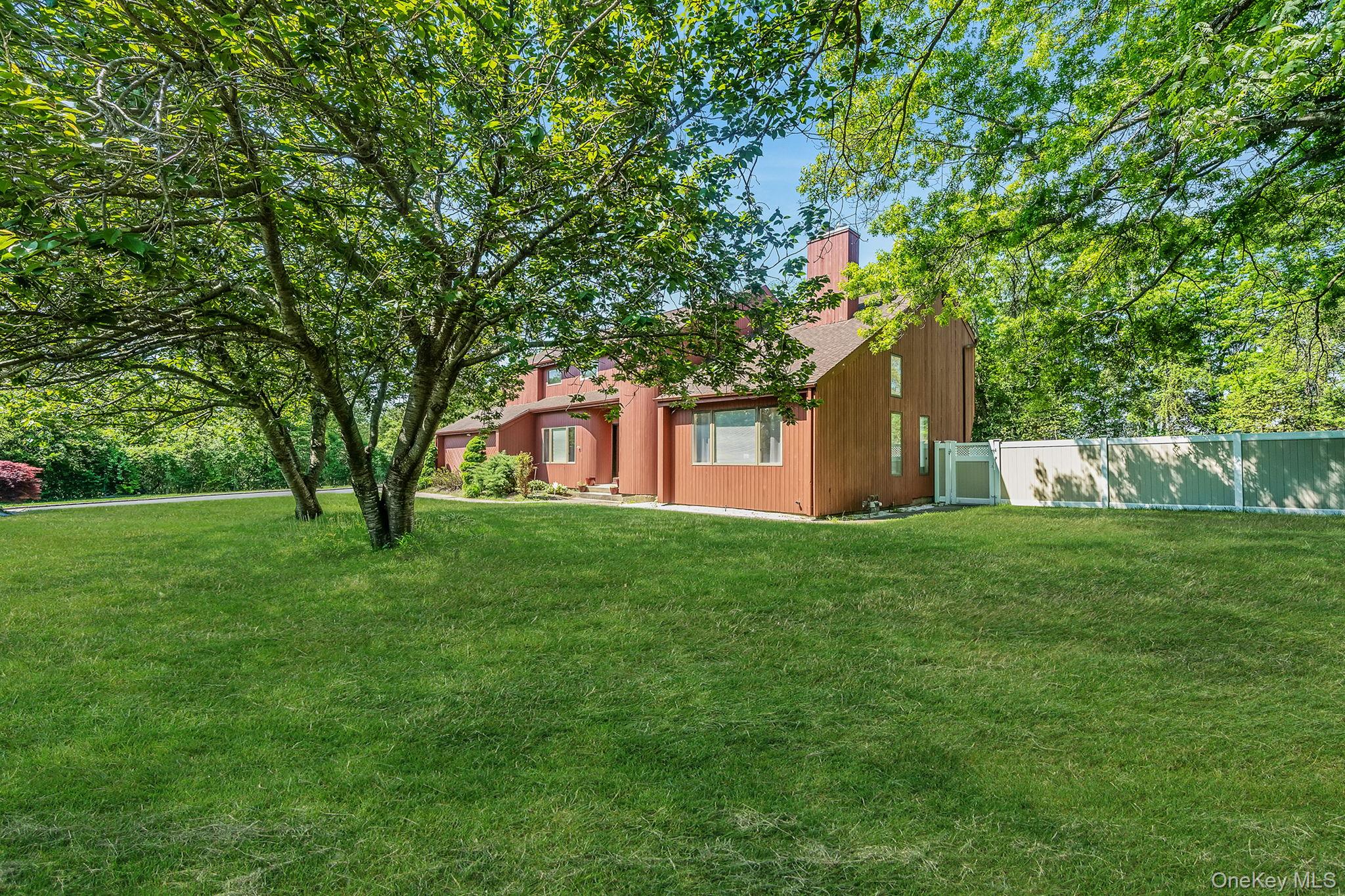 6 Sachem Court Property Photo 3