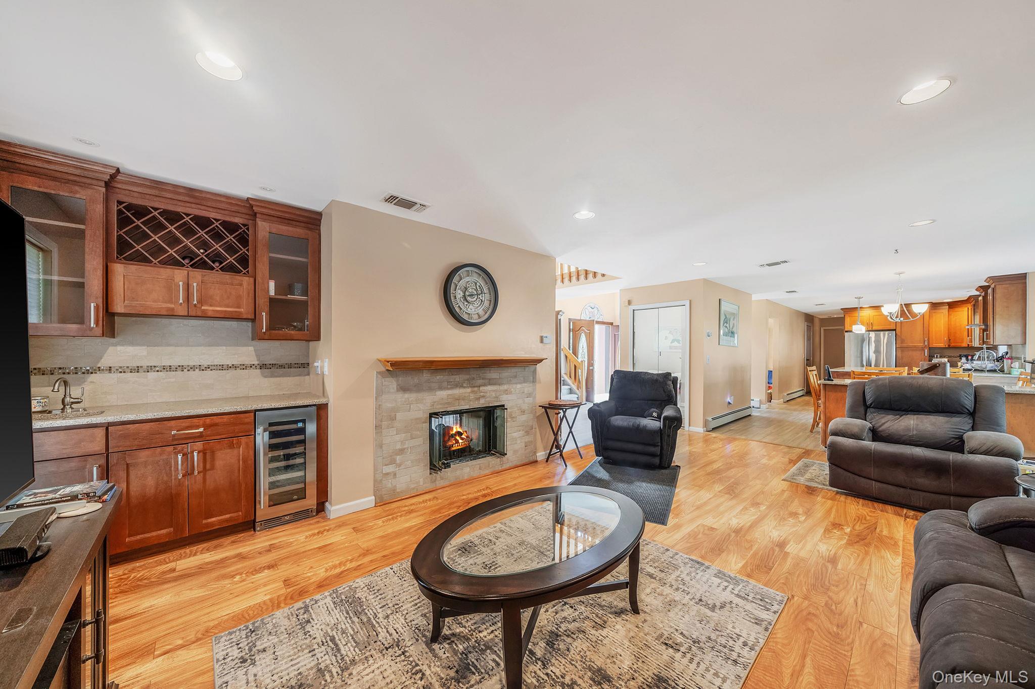 6 Sachem Court Property Photo 5