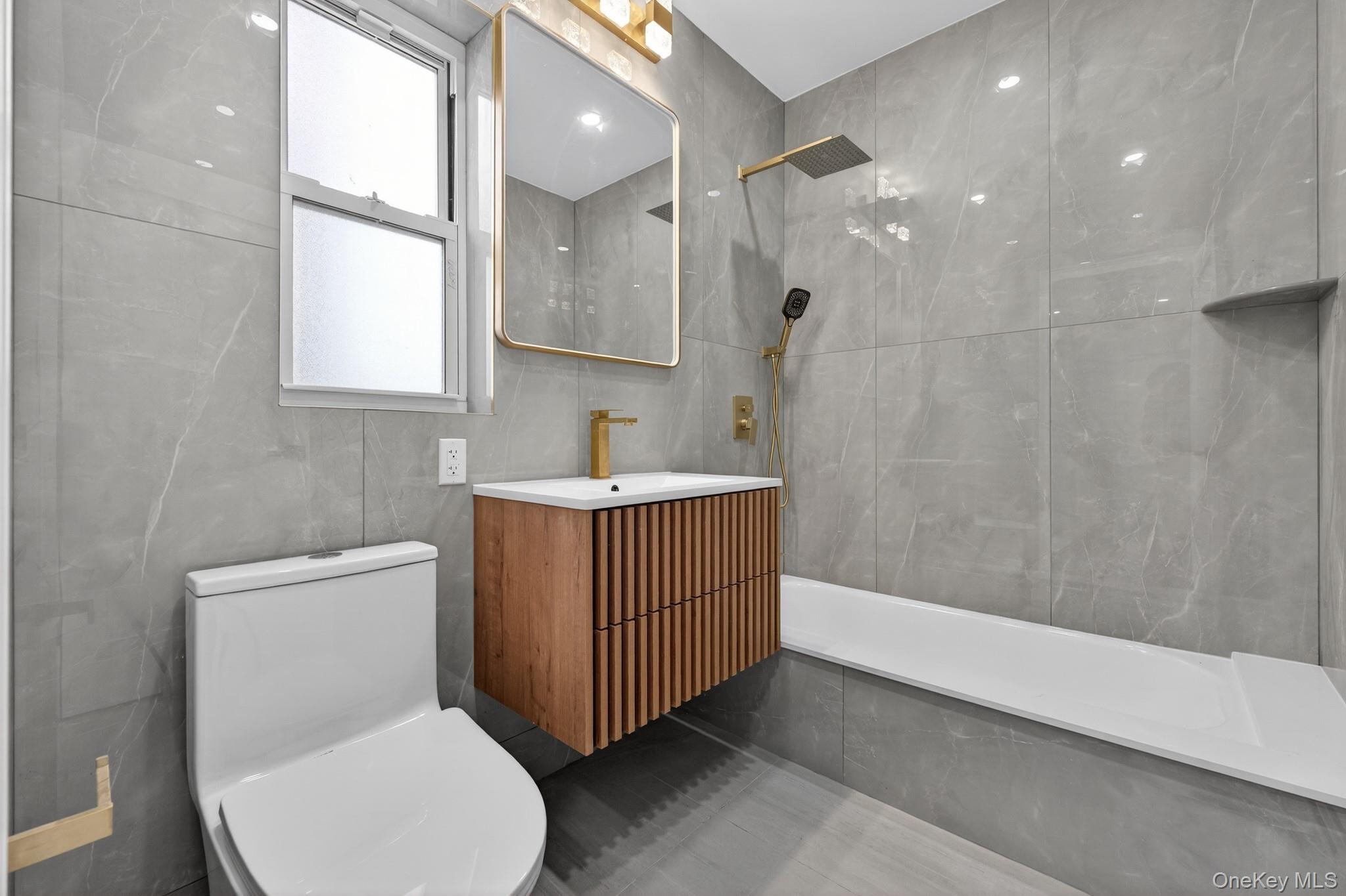 4058 Murdock Avenue Property Photo 9