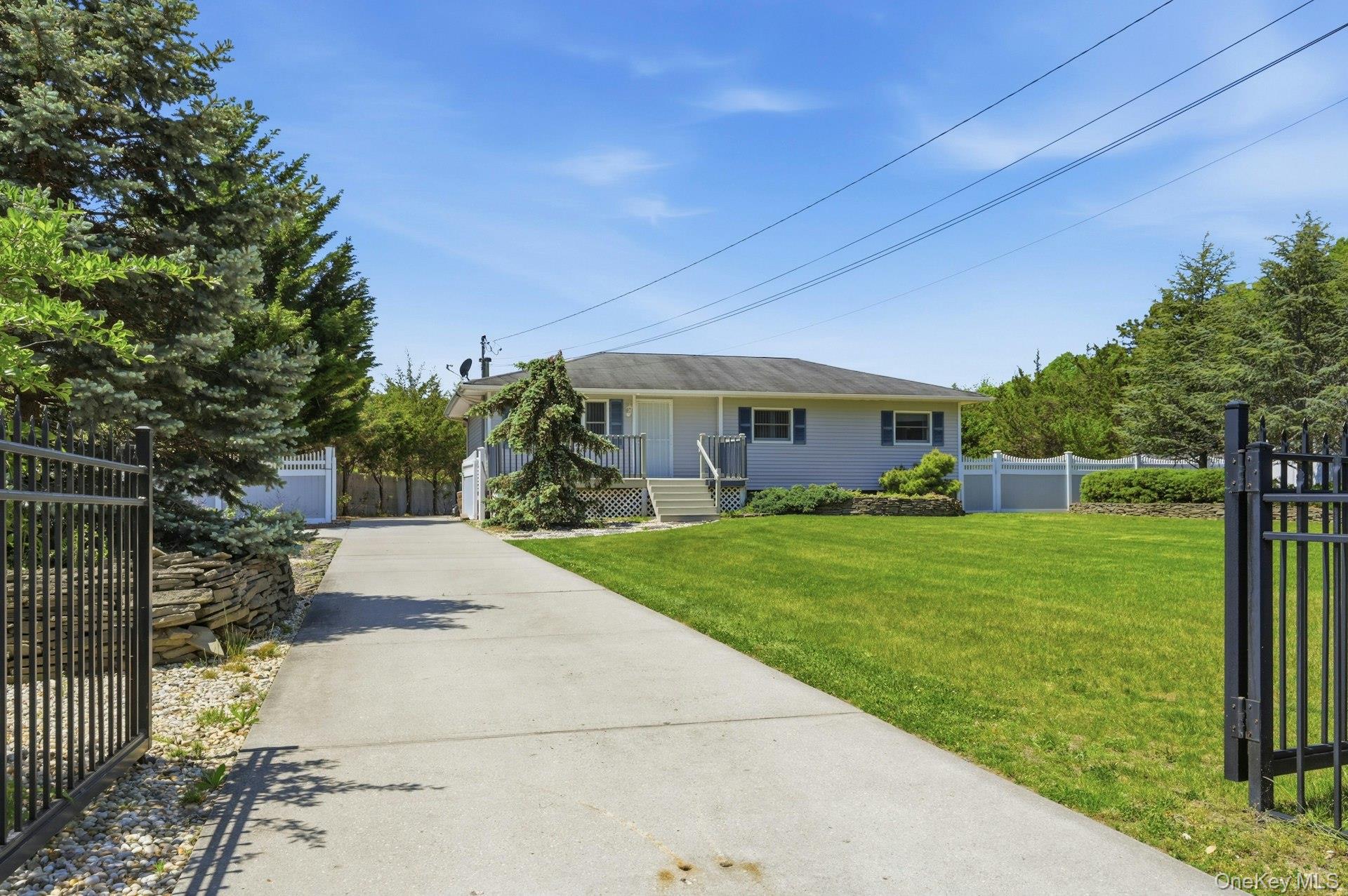 1072 Connetquot Avenue Property Photo 1