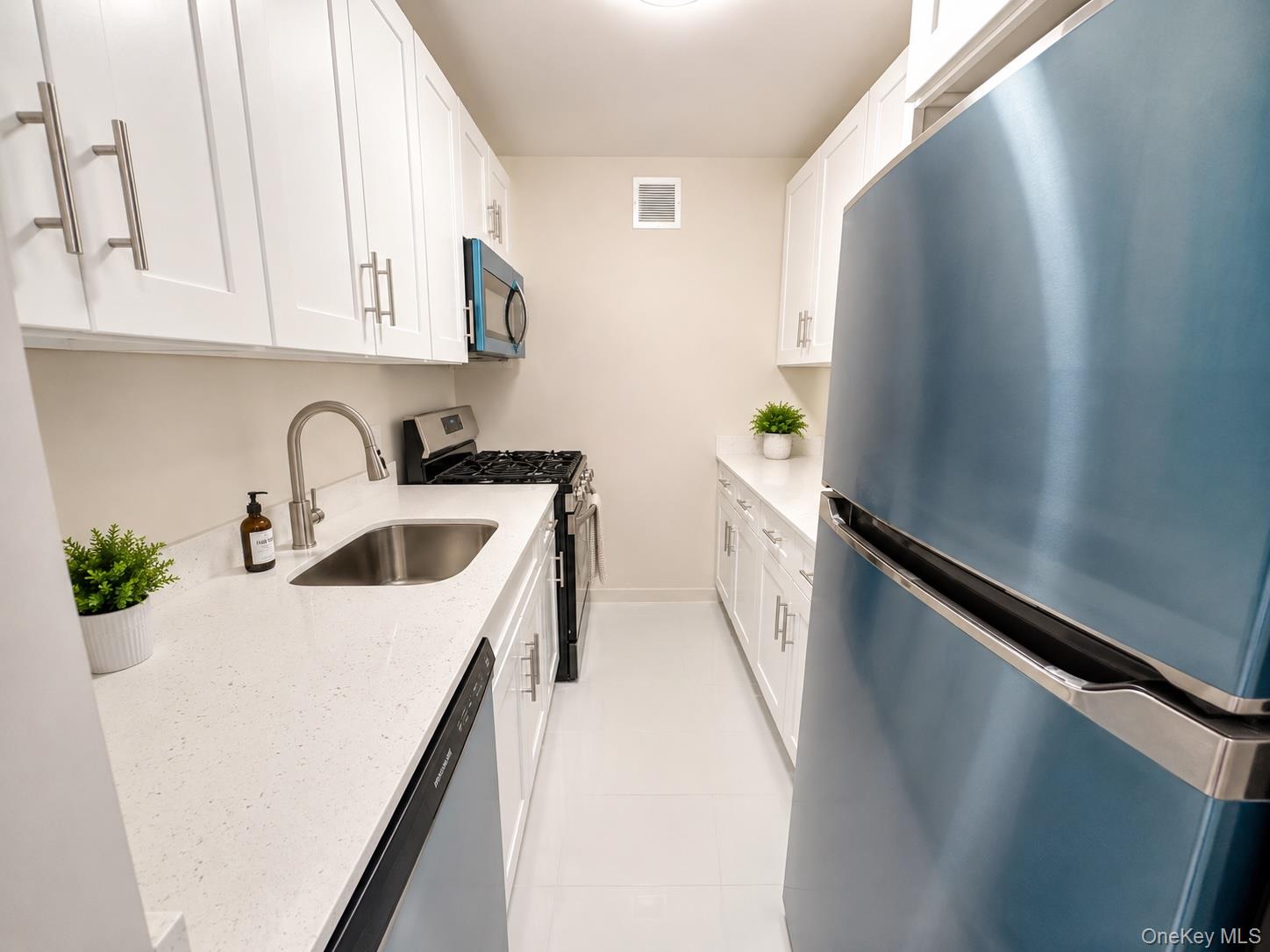 86-10 151st Avenue 3e Property Photo 3