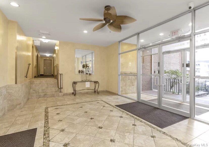210 E Broadway 6j Property Photo 2