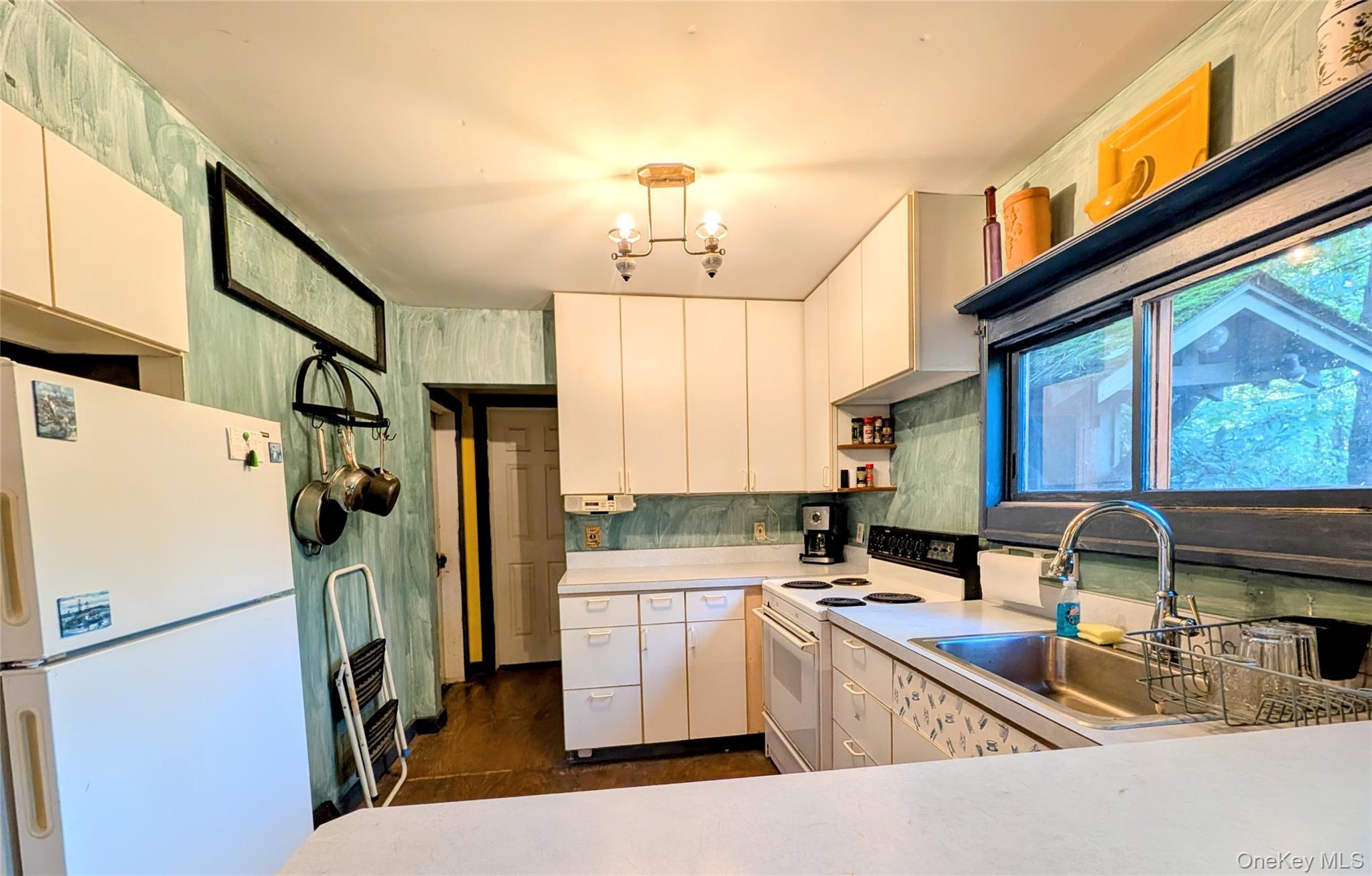 628 Lake Shore Drive Property Photo 13