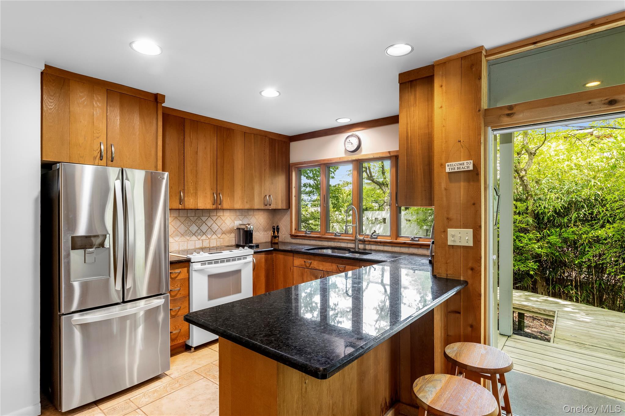 293 Bay Property Photo 5