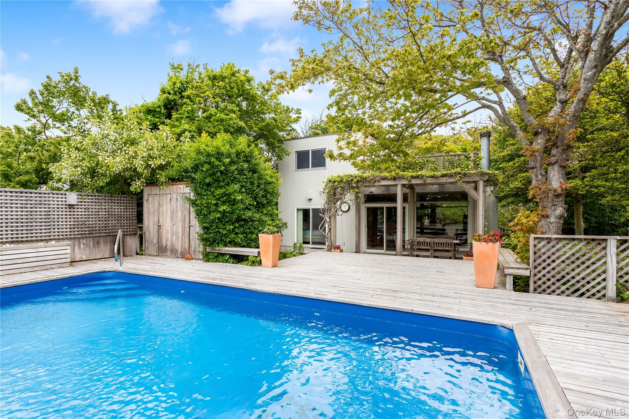 293 Bay Property Photo 15