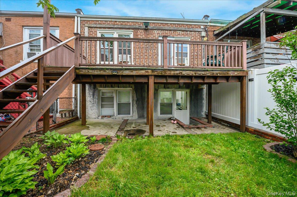 8458 Little Neck Parkway Property Photo 1