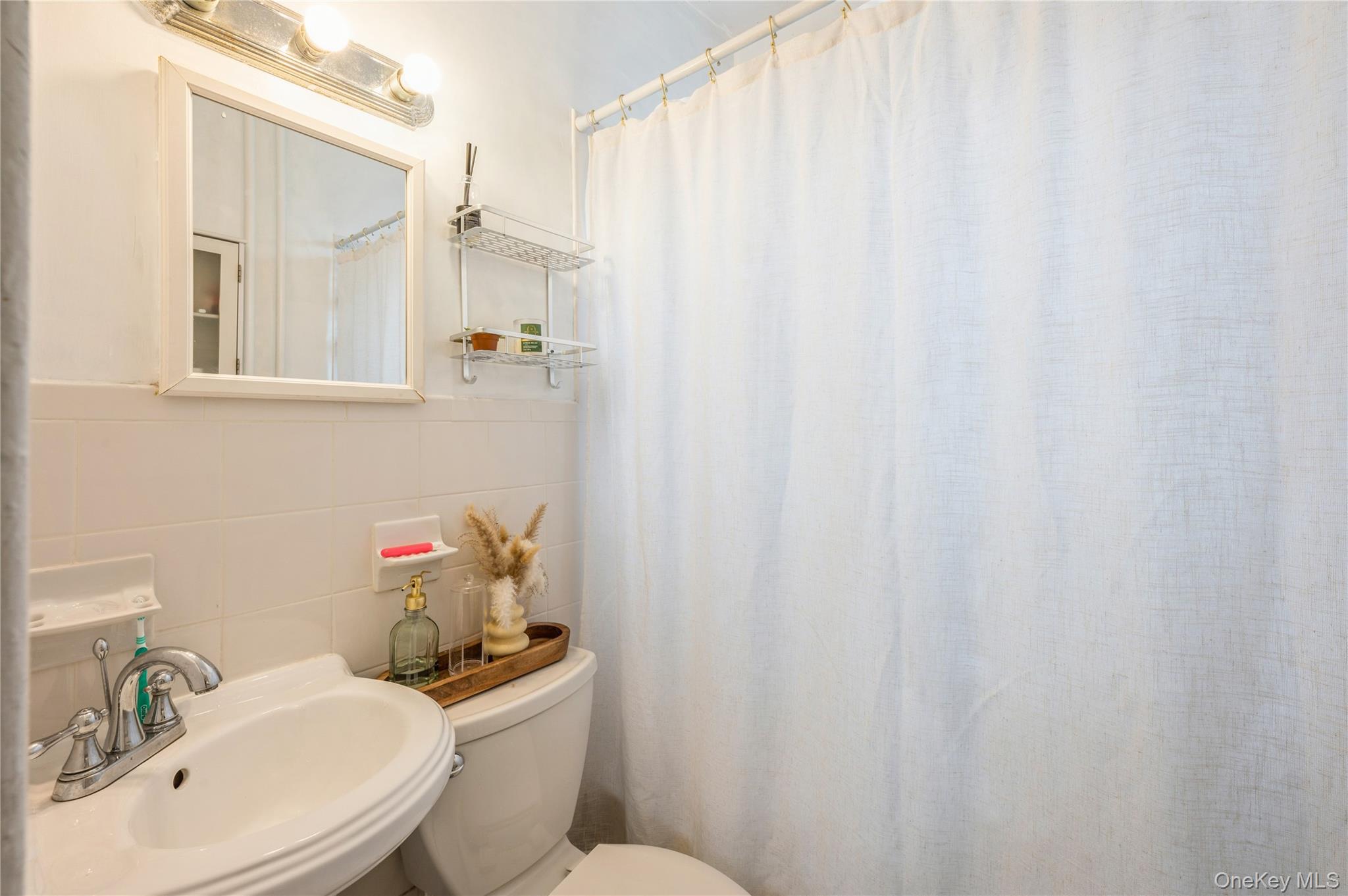785 Warburton Avenue Property Photo 7