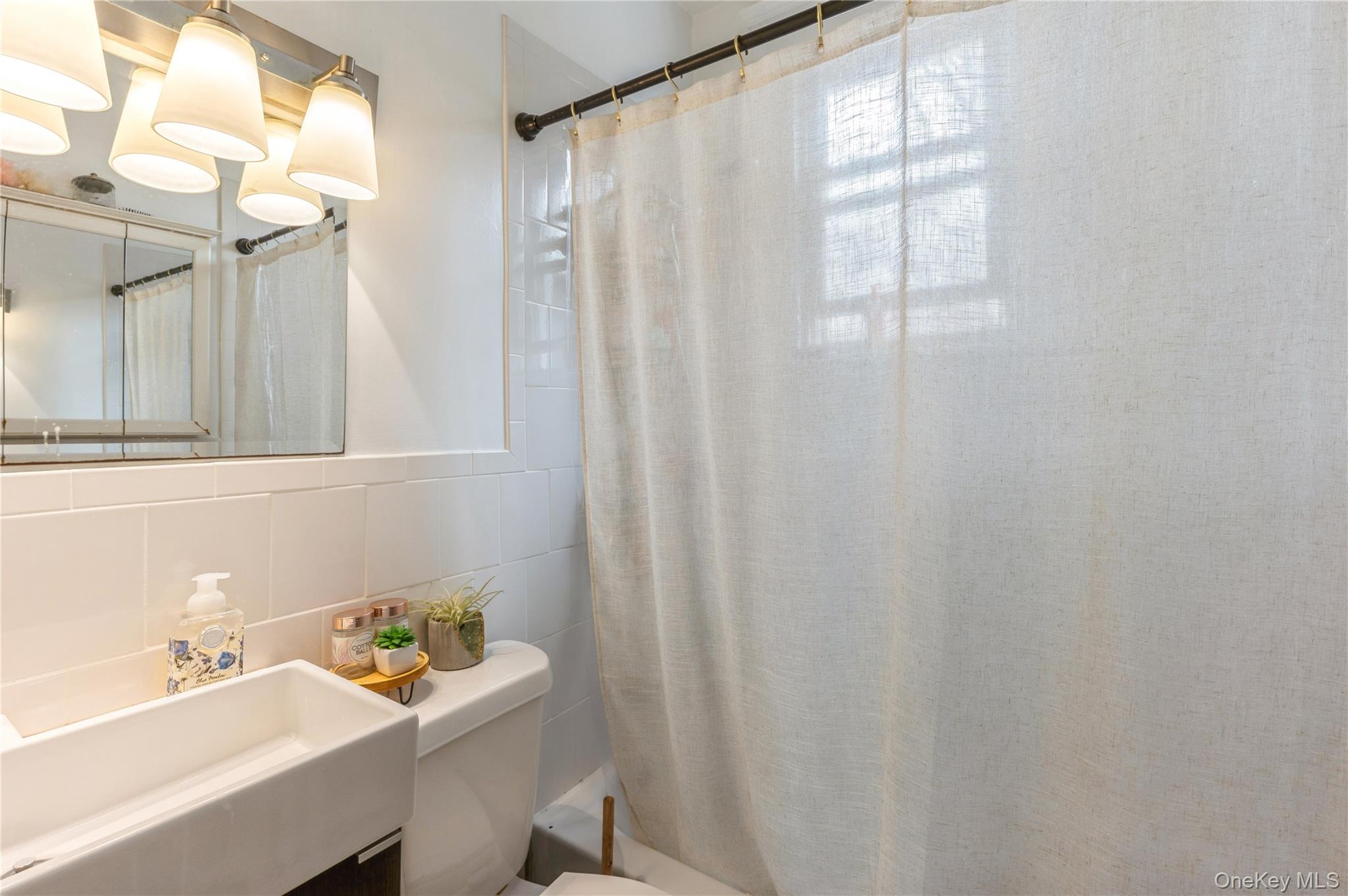 785 Warburton Avenue Property Photo 14