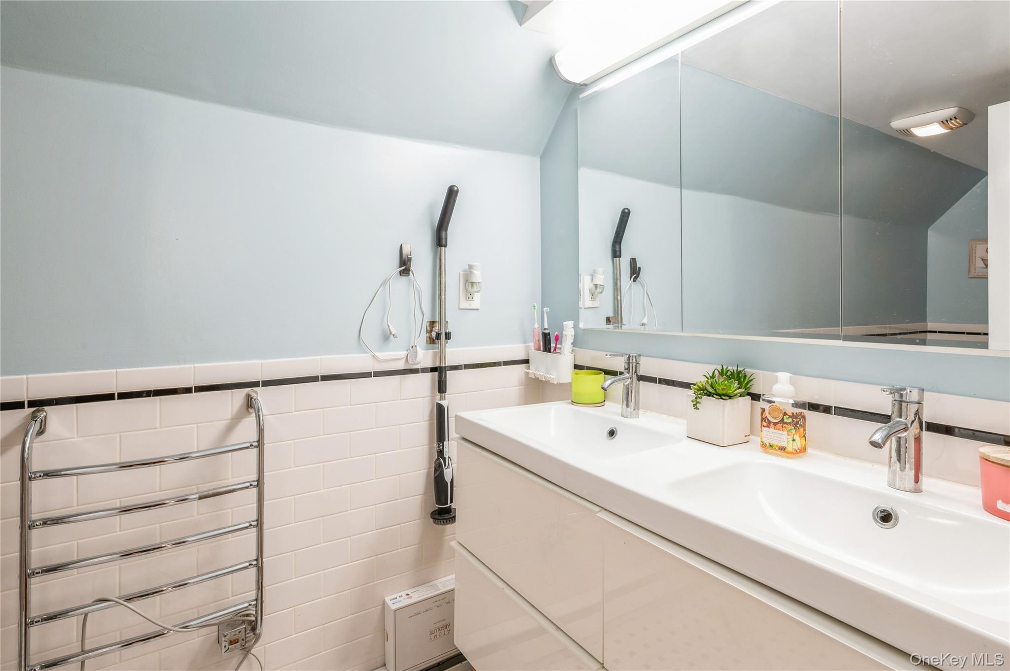 785 Warburton Avenue Property Photo 18