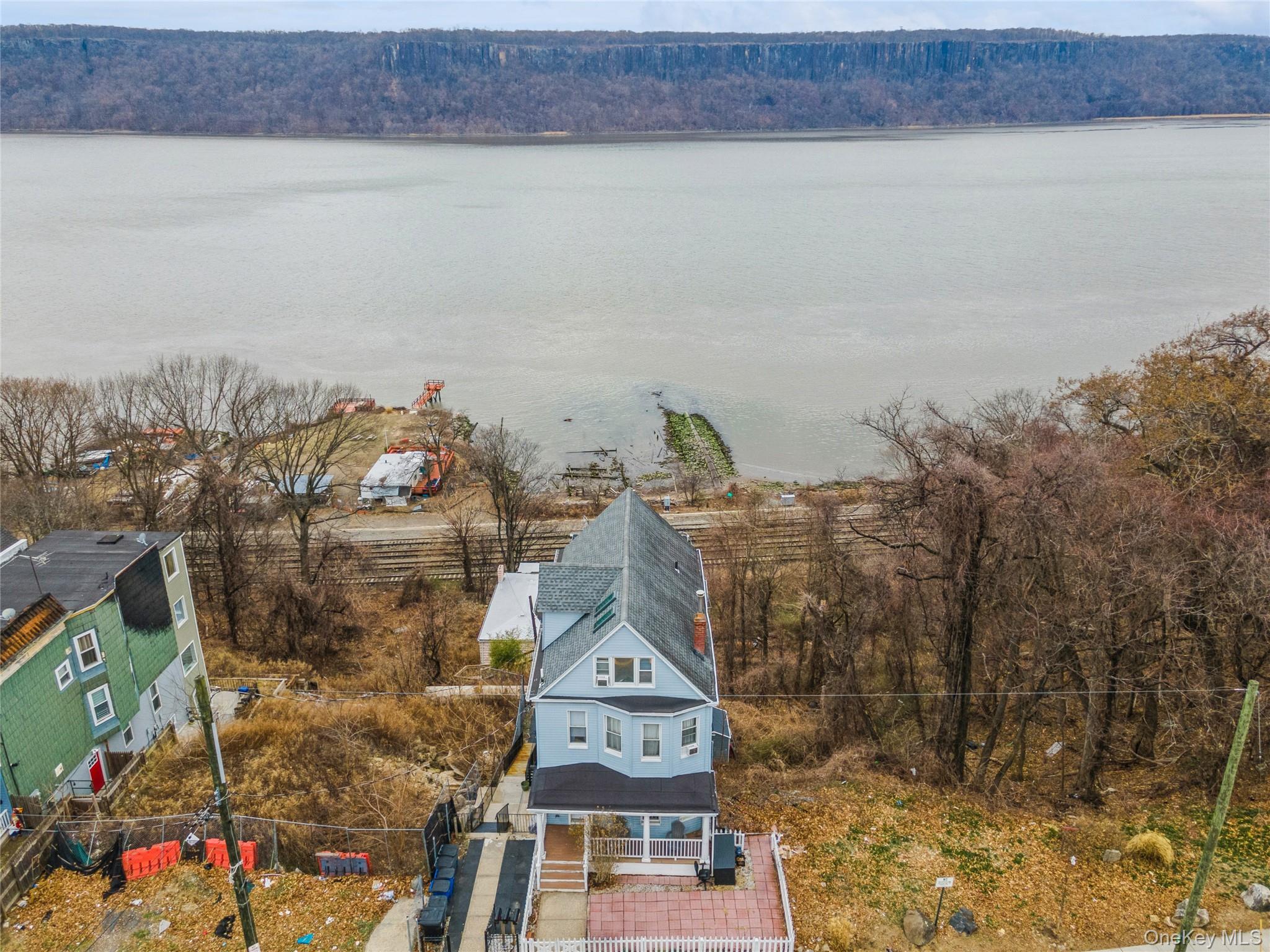 785 Warburton Avenue Property Photo 25