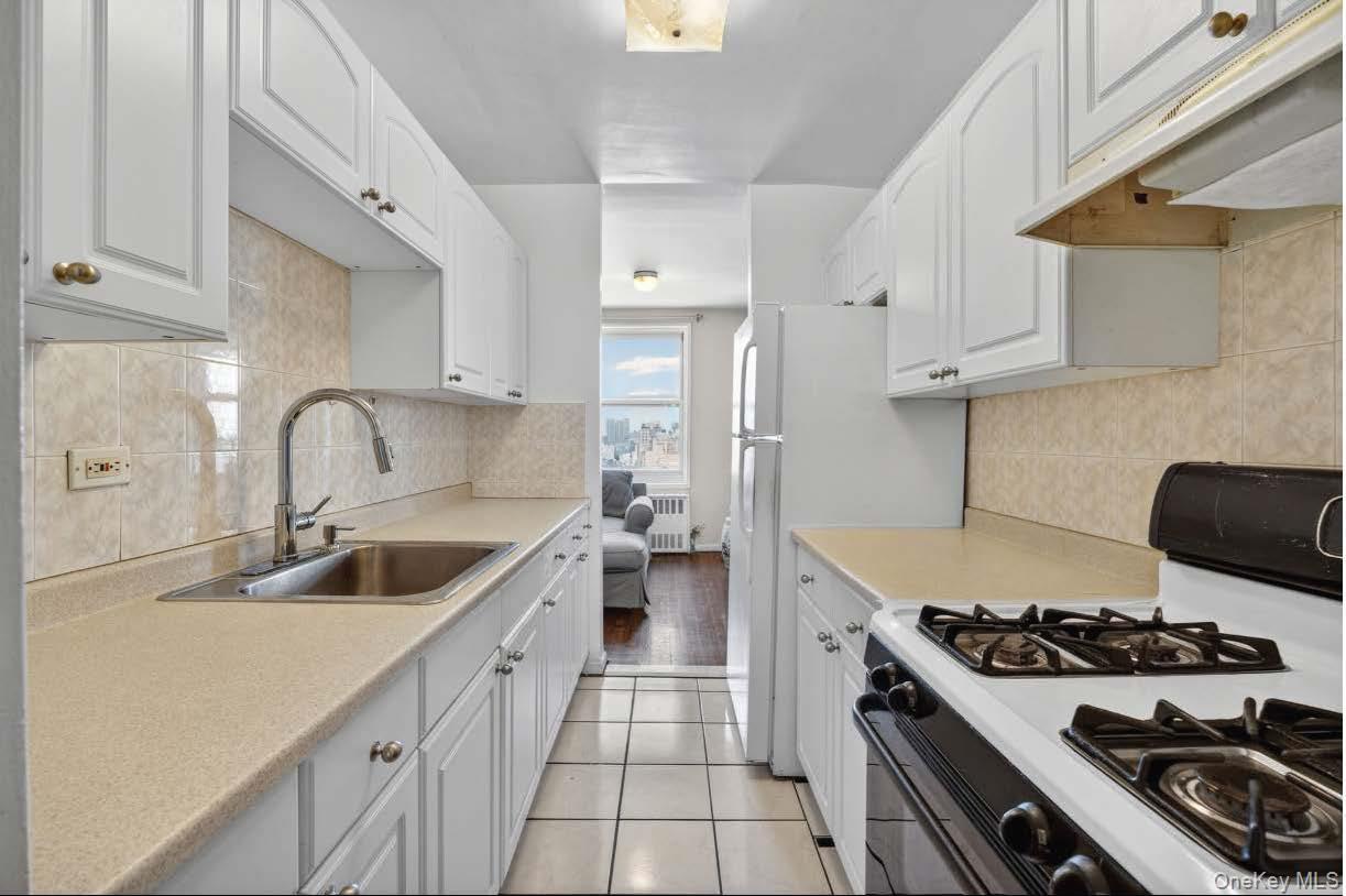 142-05 Roosevelt Avenue 7 Property Photo 8