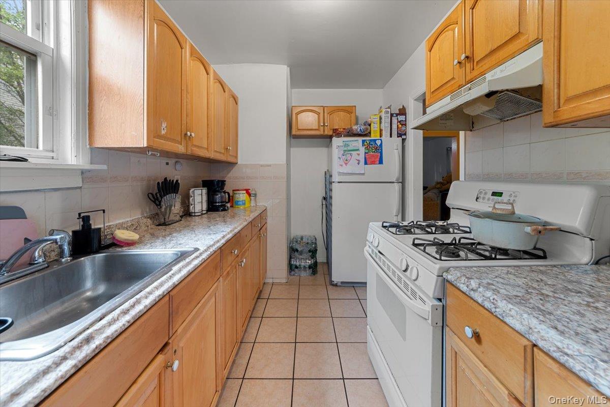 2323 Powell Avenue Property Photo 10