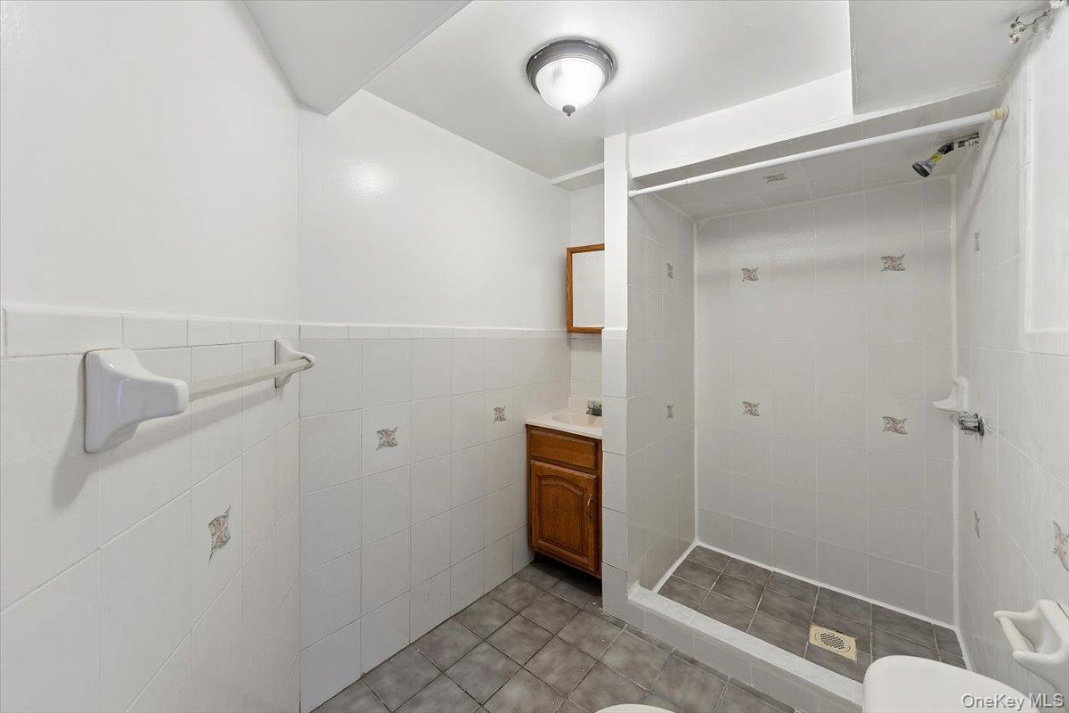 2323 Powell Avenue Property Photo 19