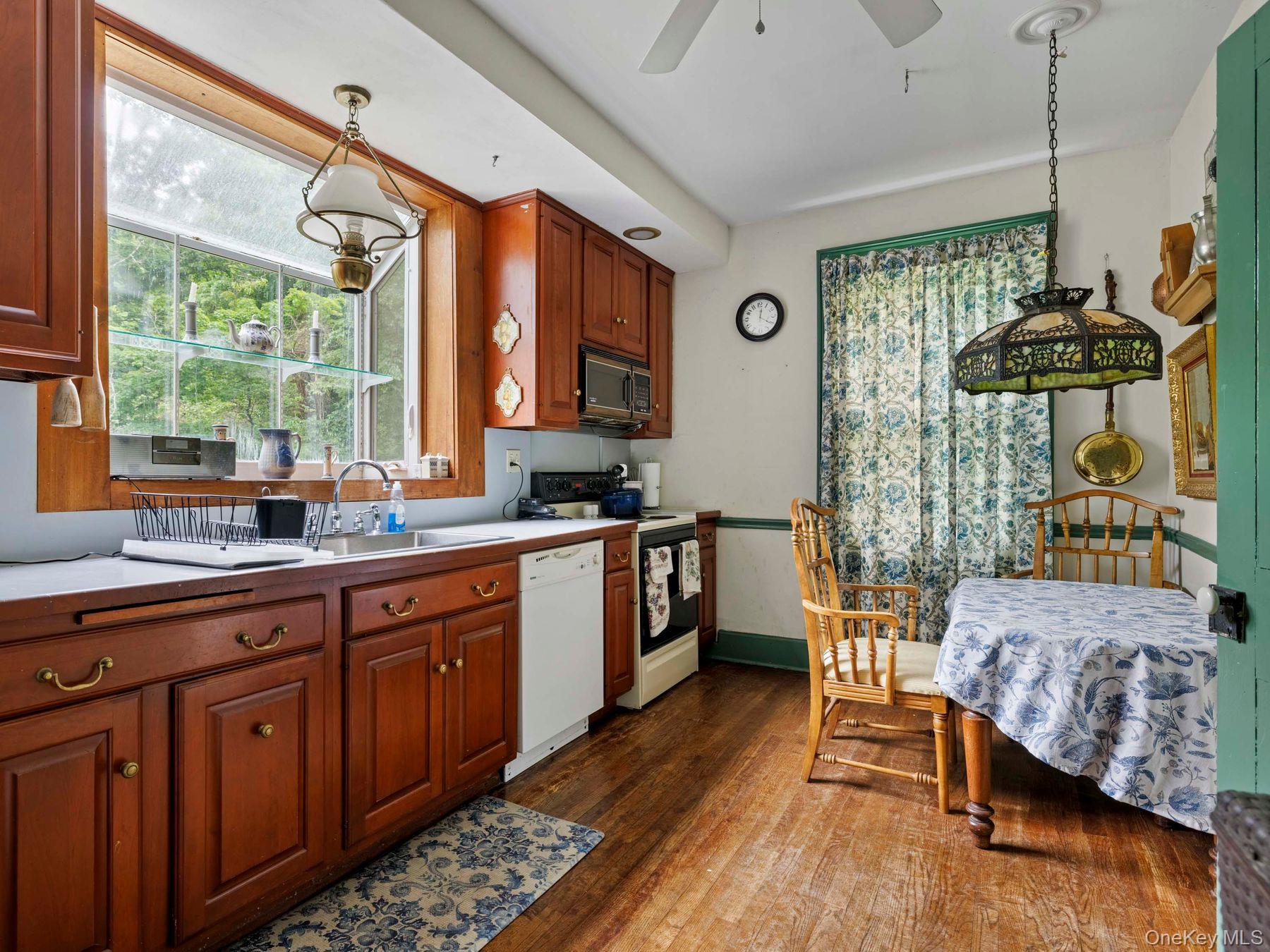 80 S Ohioville Road Property Photo 3