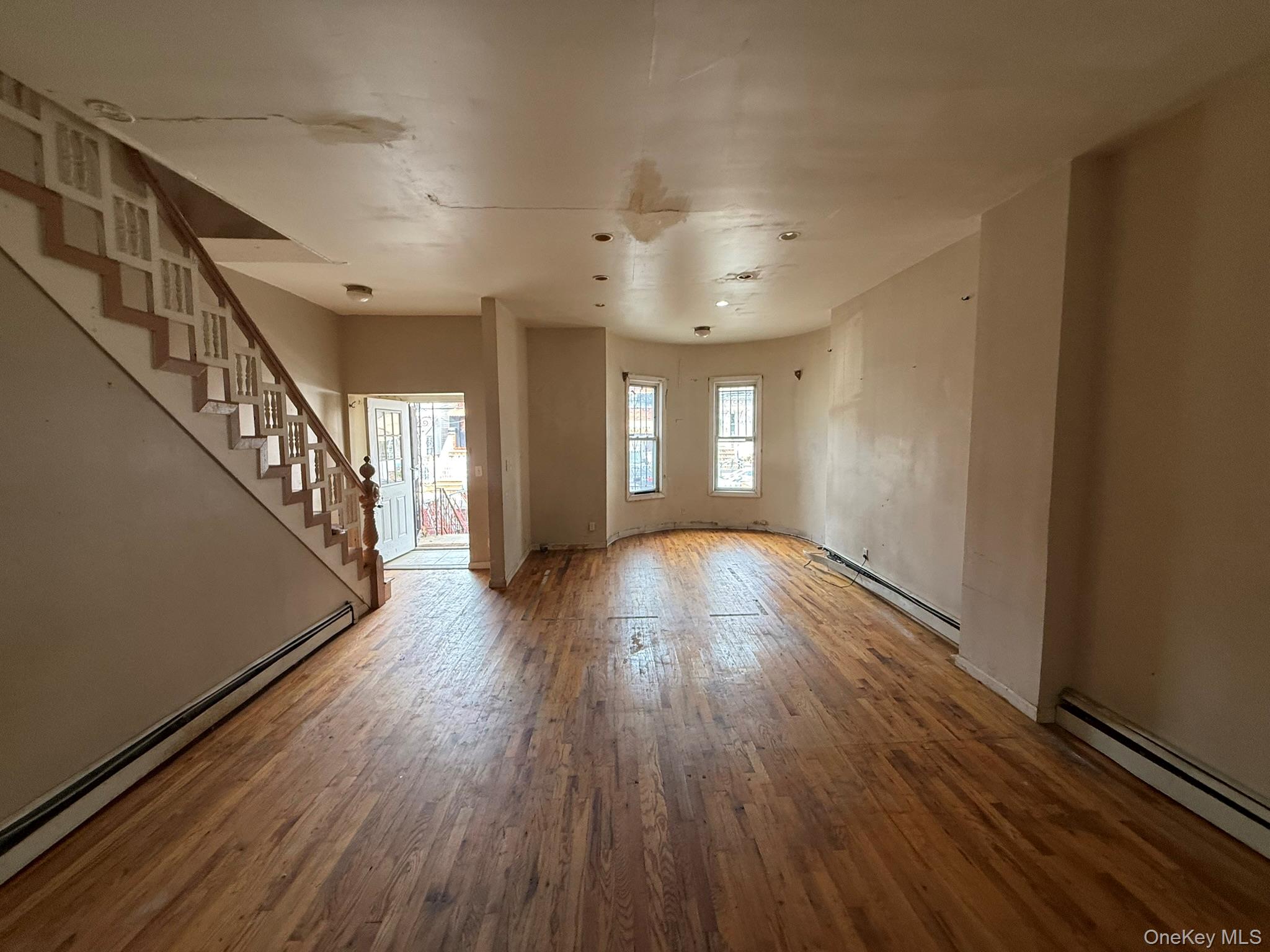 740 E 218th Street Property Photo 3