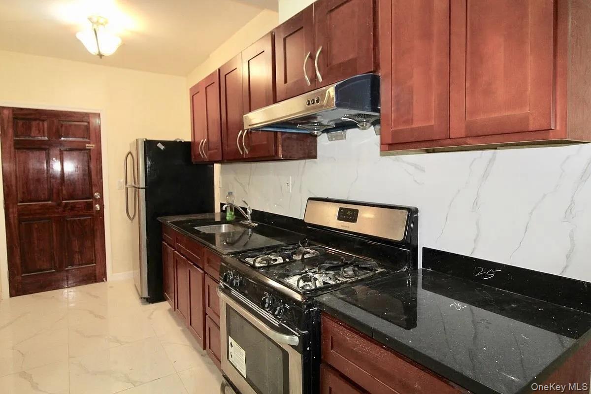 1655 78th Street Property Photo 3
