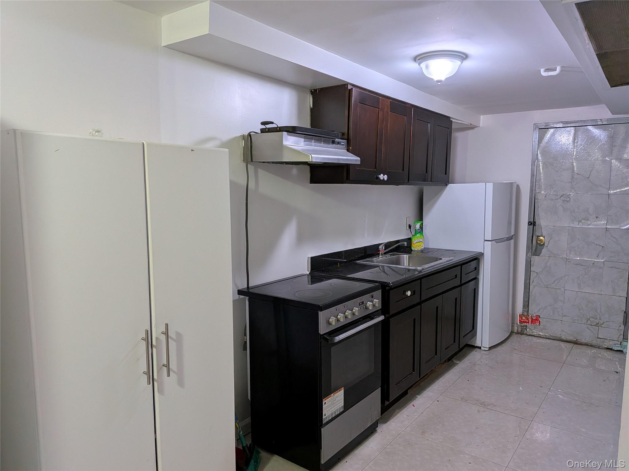 1655 78th Street Property Photo 4