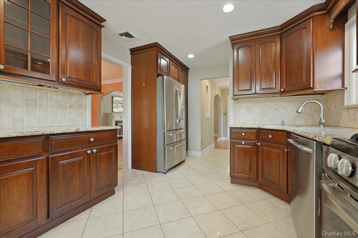 225 Crocus Avenue Property Photo 14