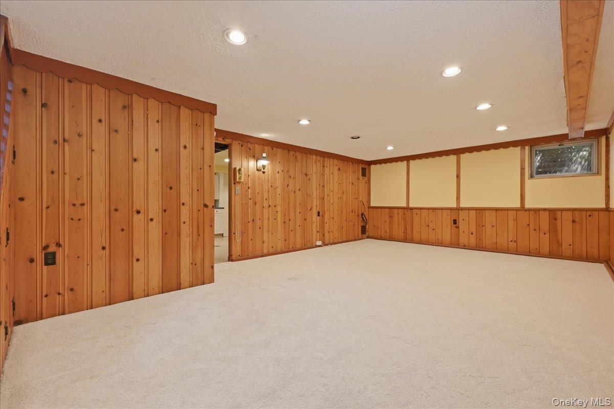 225 Crocus Avenue Property Photo 32