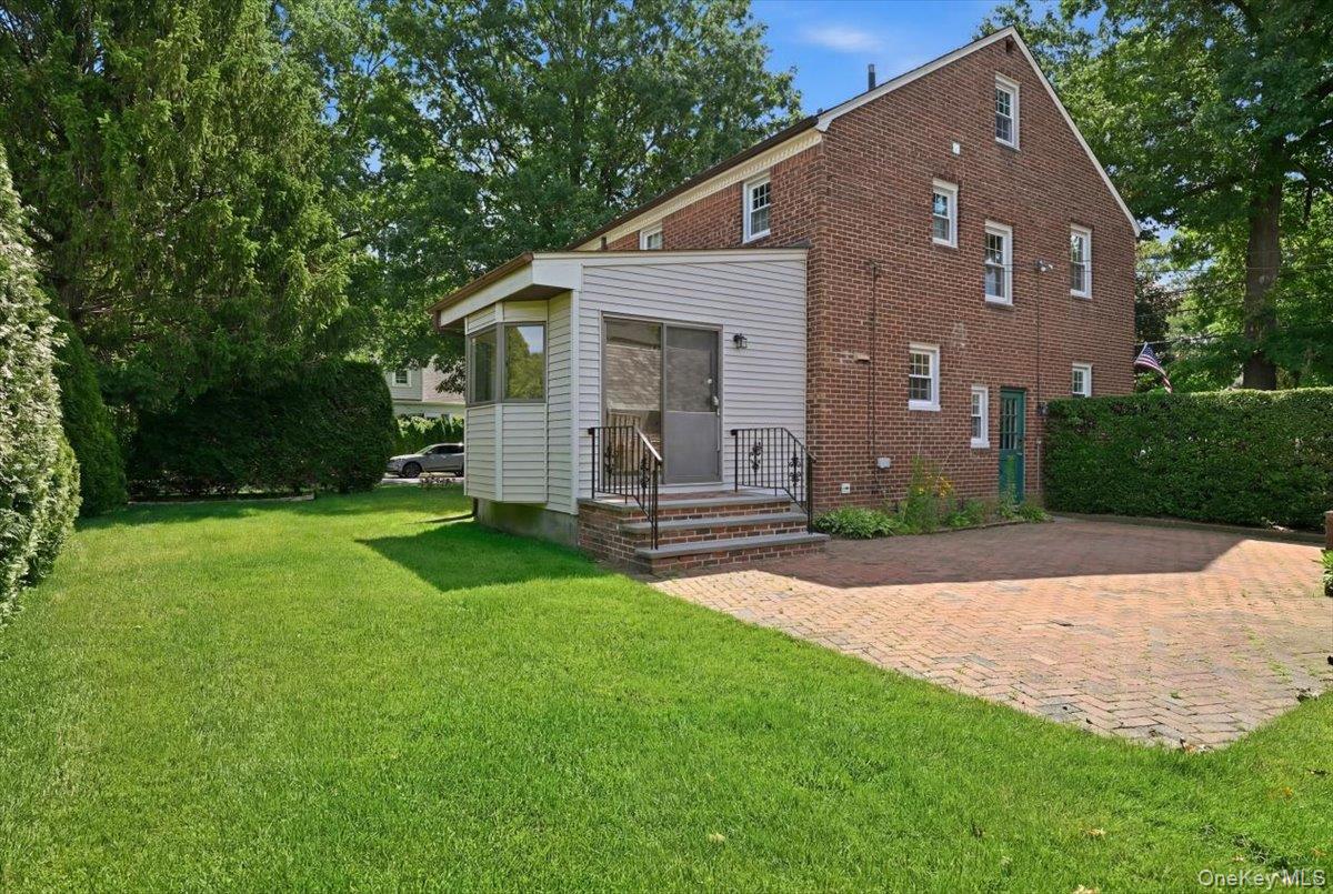 225 Crocus Avenue Property Photo 35