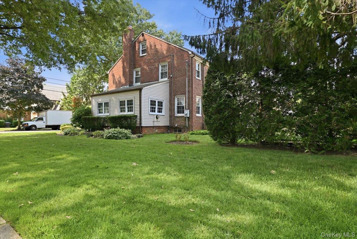 225 Crocus Avenue Property Photo 38