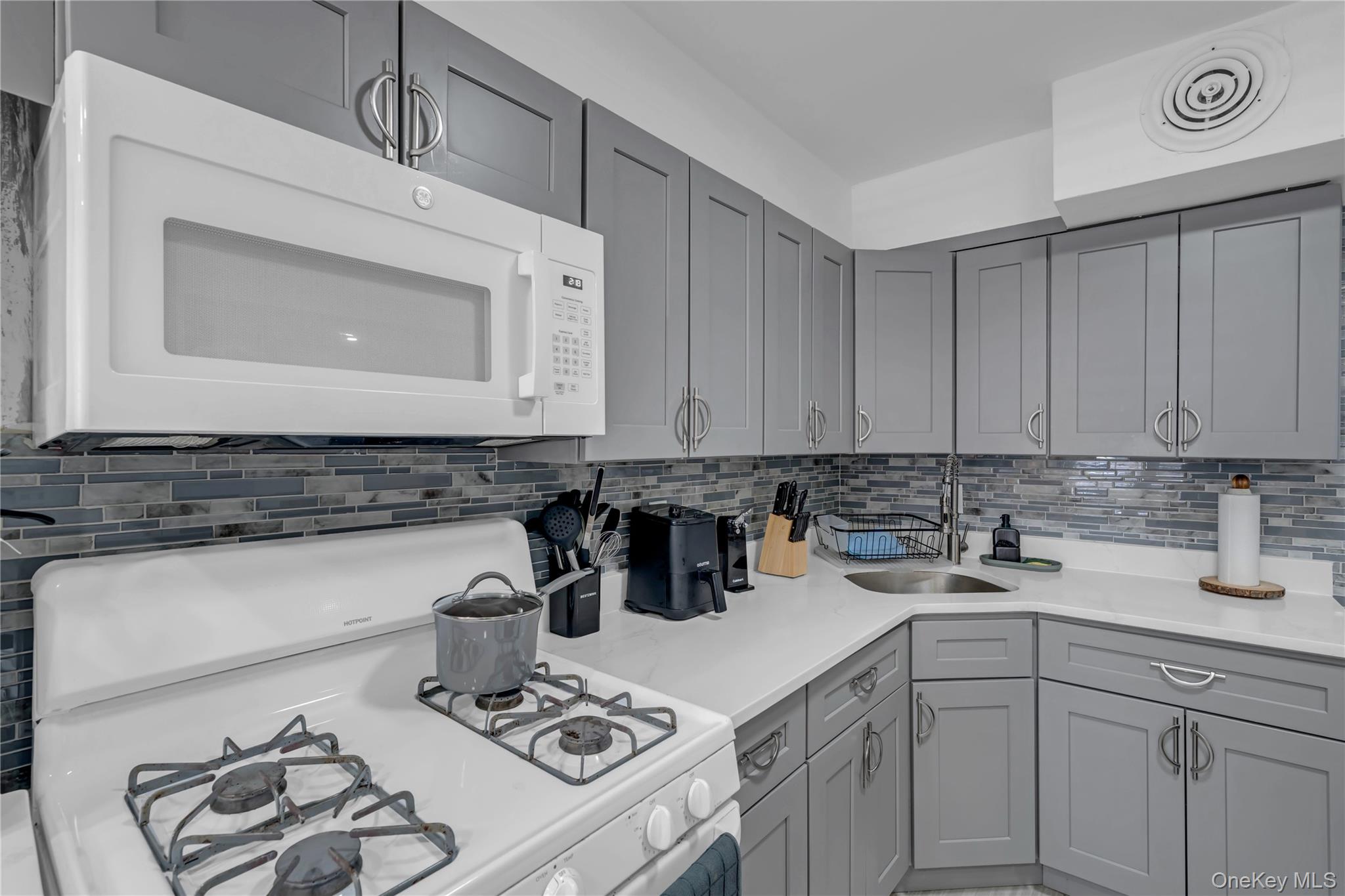 1115 E 83rd Street Property Photo 8