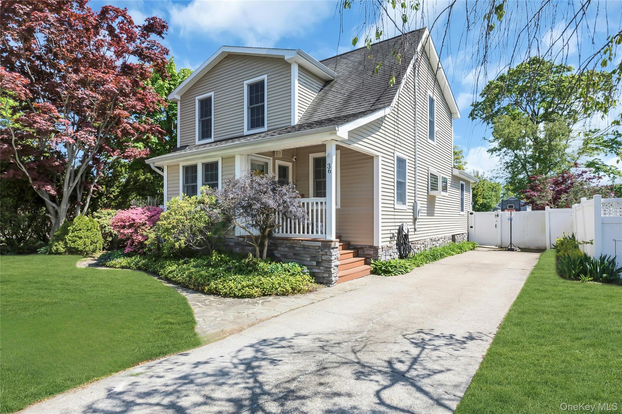 36 Richard Avenue Property Photo 1