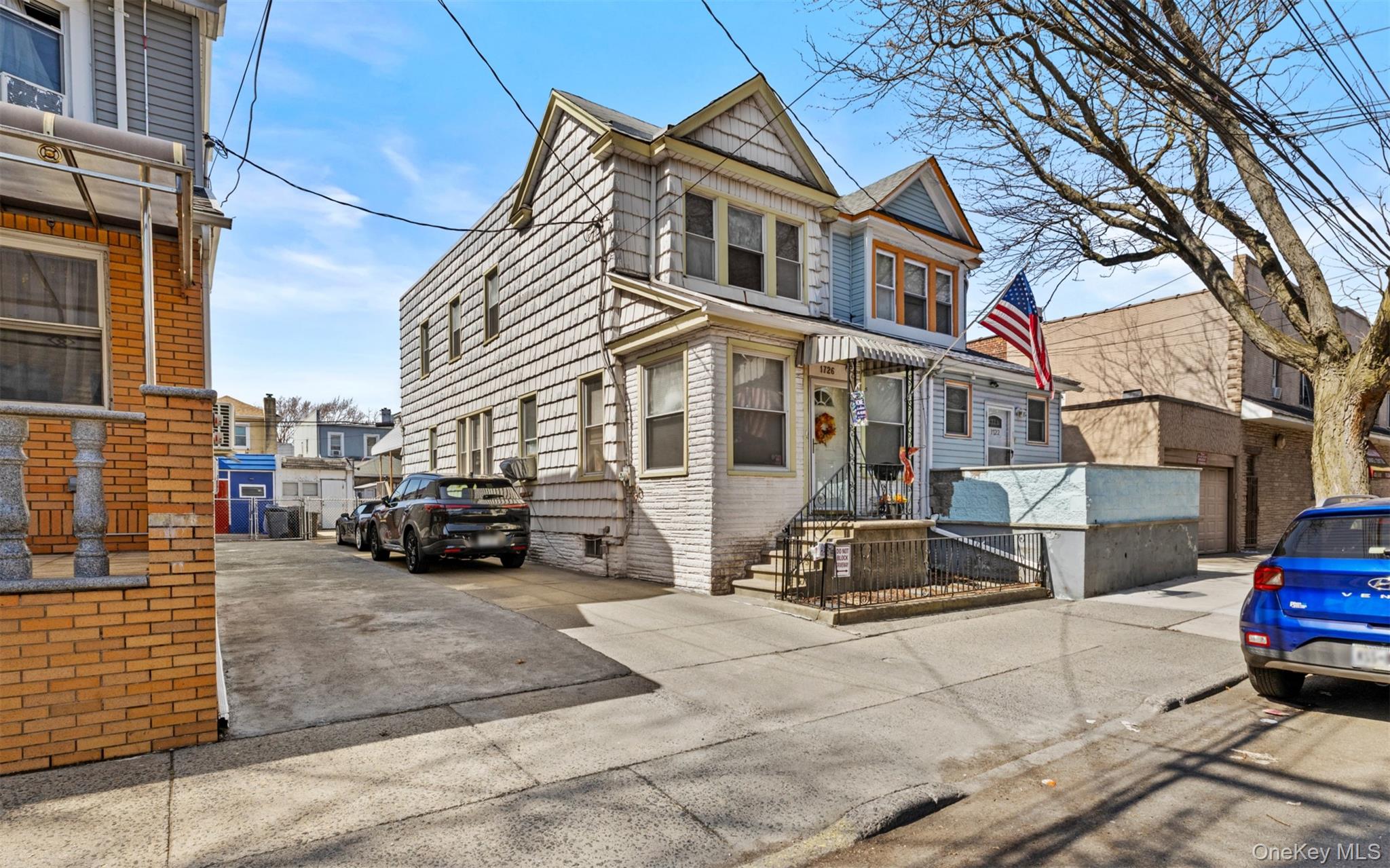 1726 E 48th Street Property Photo 3