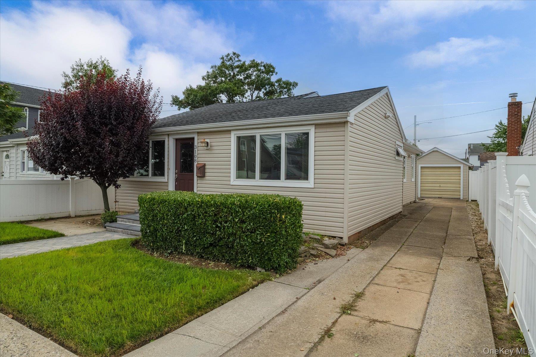 3108 Royal Avenue Property Photo 2