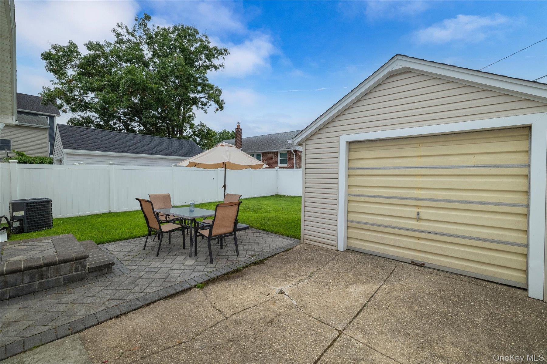3108 Royal Avenue Property Photo 3