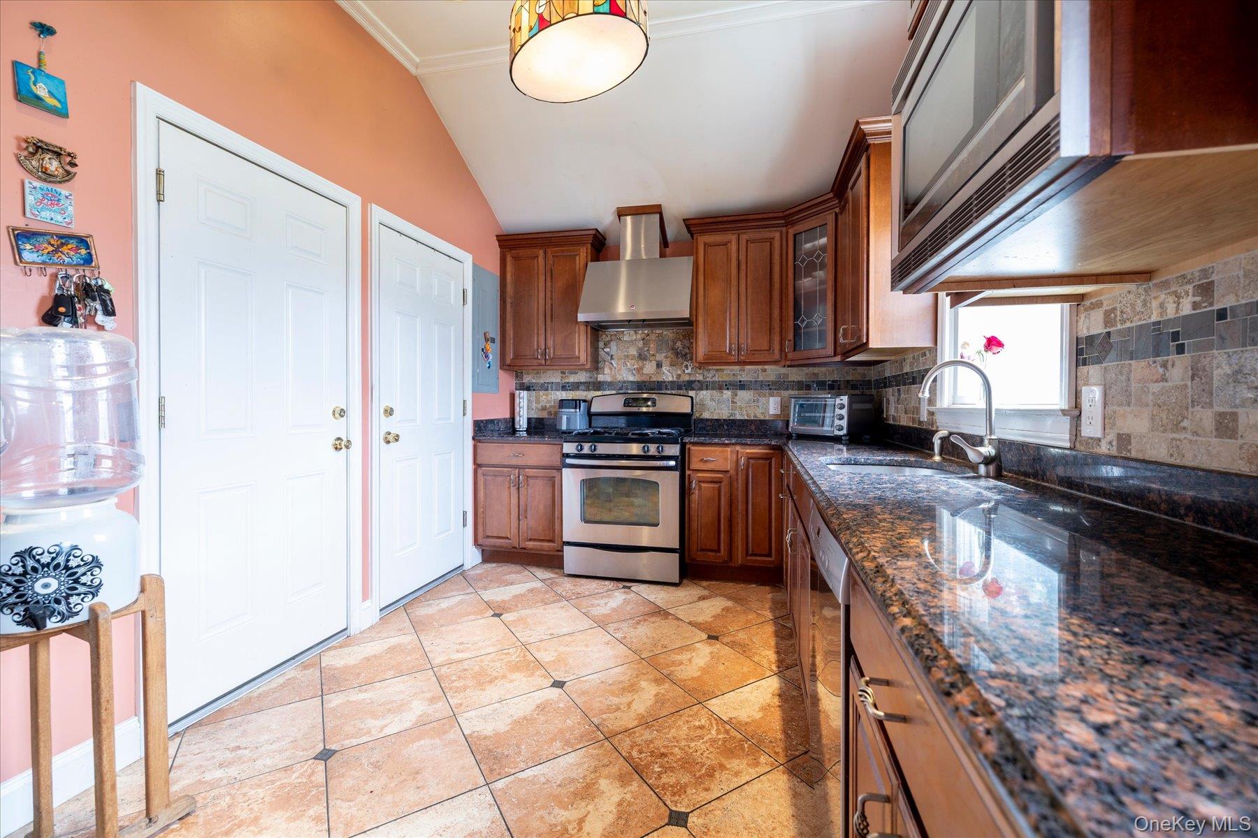 3108 Royal Avenue Property Photo 8