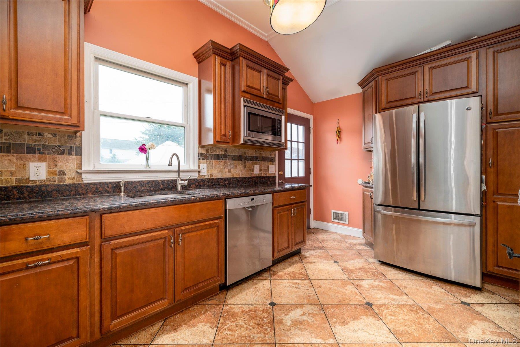 3108 Royal Avenue Property Photo 9