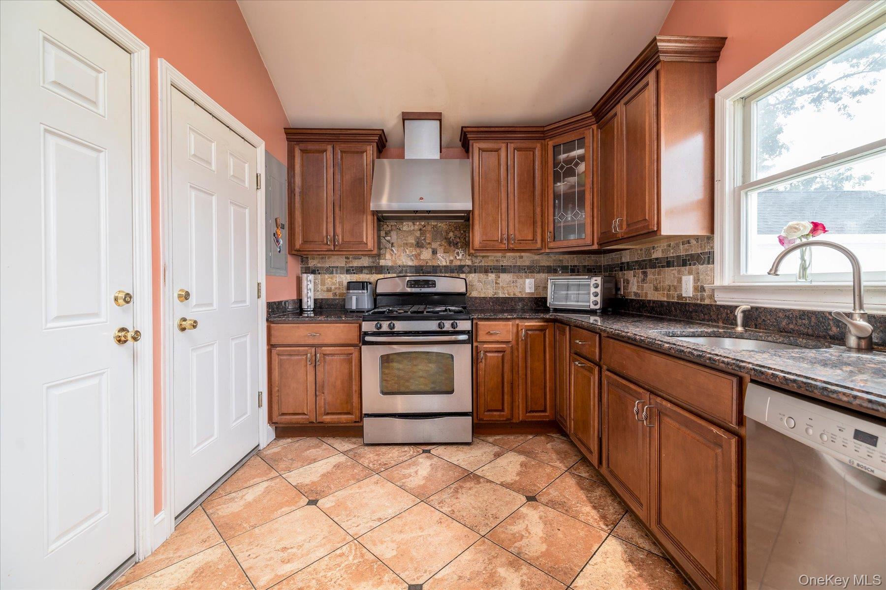 3108 Royal Avenue Property Photo 10