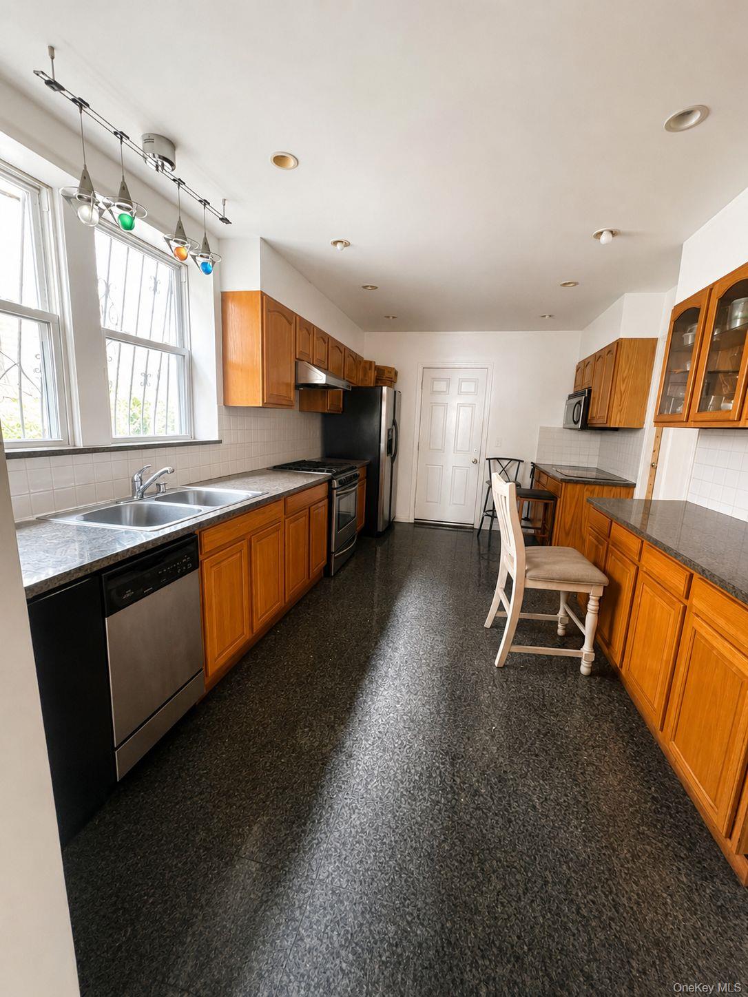 2536 Davidson Avenue Property Photo 16