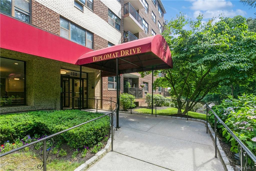 100 Diplomat Drive 2b Property Photo 4