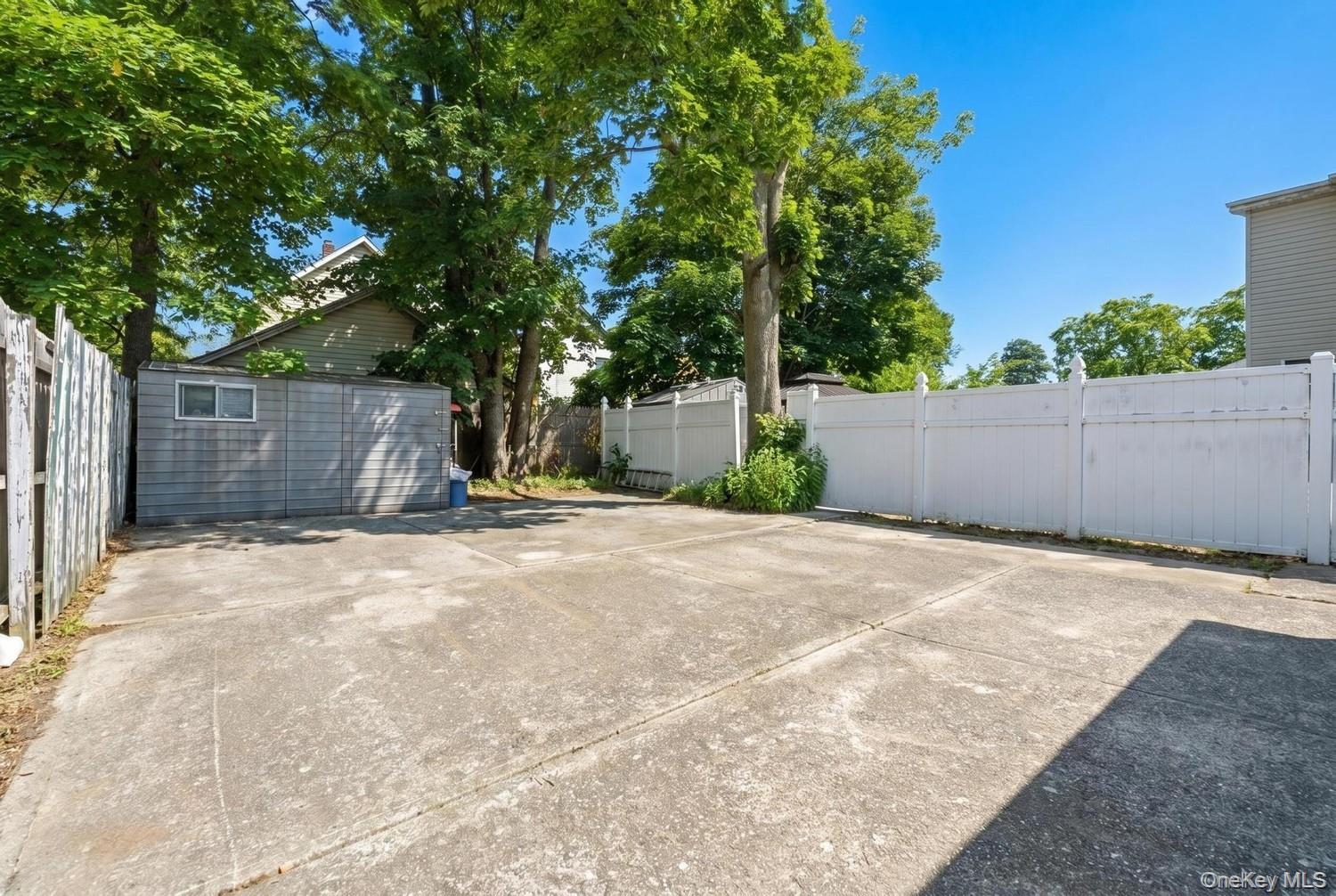 11417 159th Street Property Photo 3