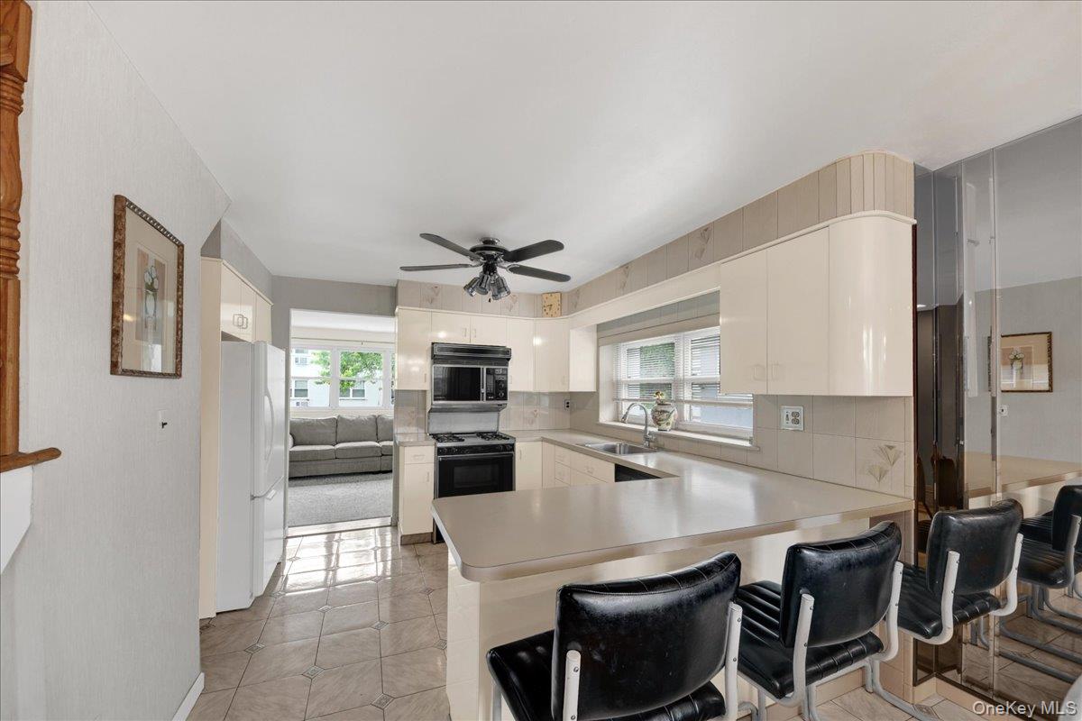 2810 Harding Avenue Property Photo 5