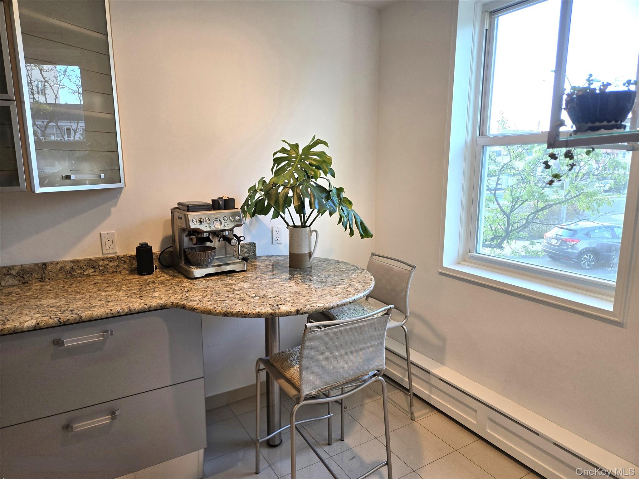 210 E Broadway 1h Property Photo 13