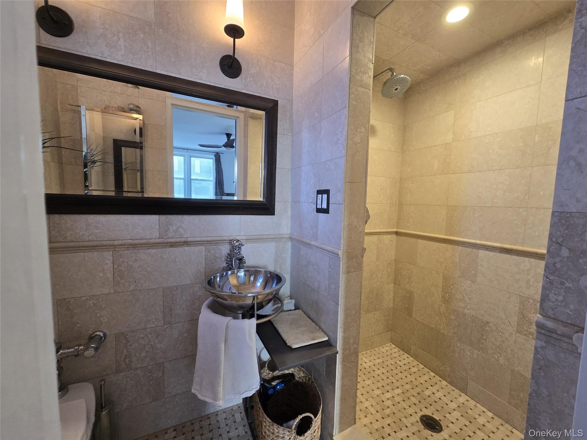 210 E Broadway 1h Property Photo 16