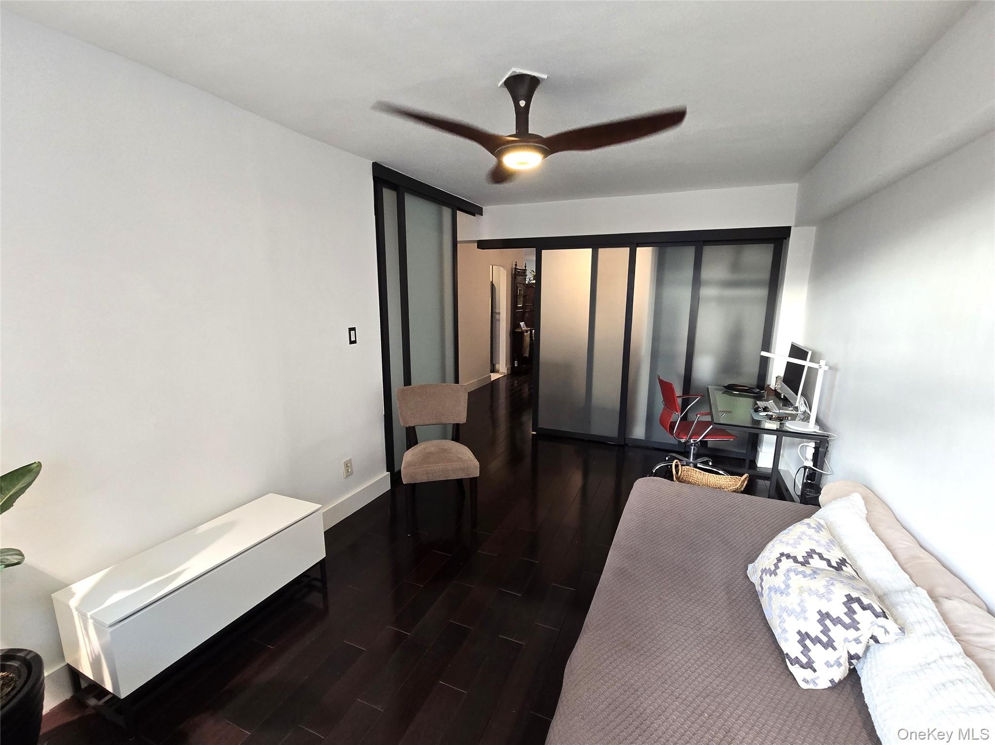 210 E Broadway 1h Property Photo 21