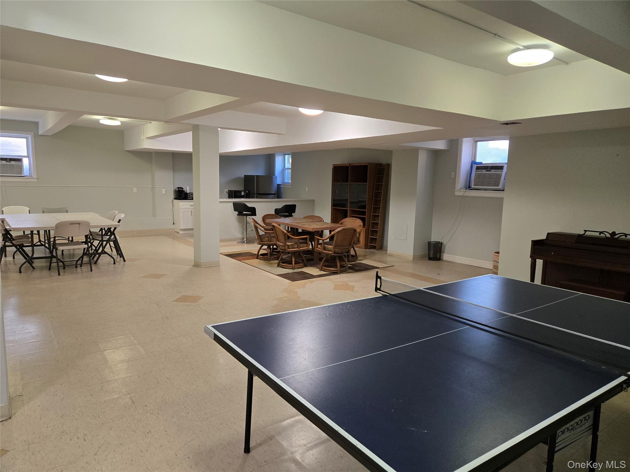 210 E Broadway 1h Property Photo 28