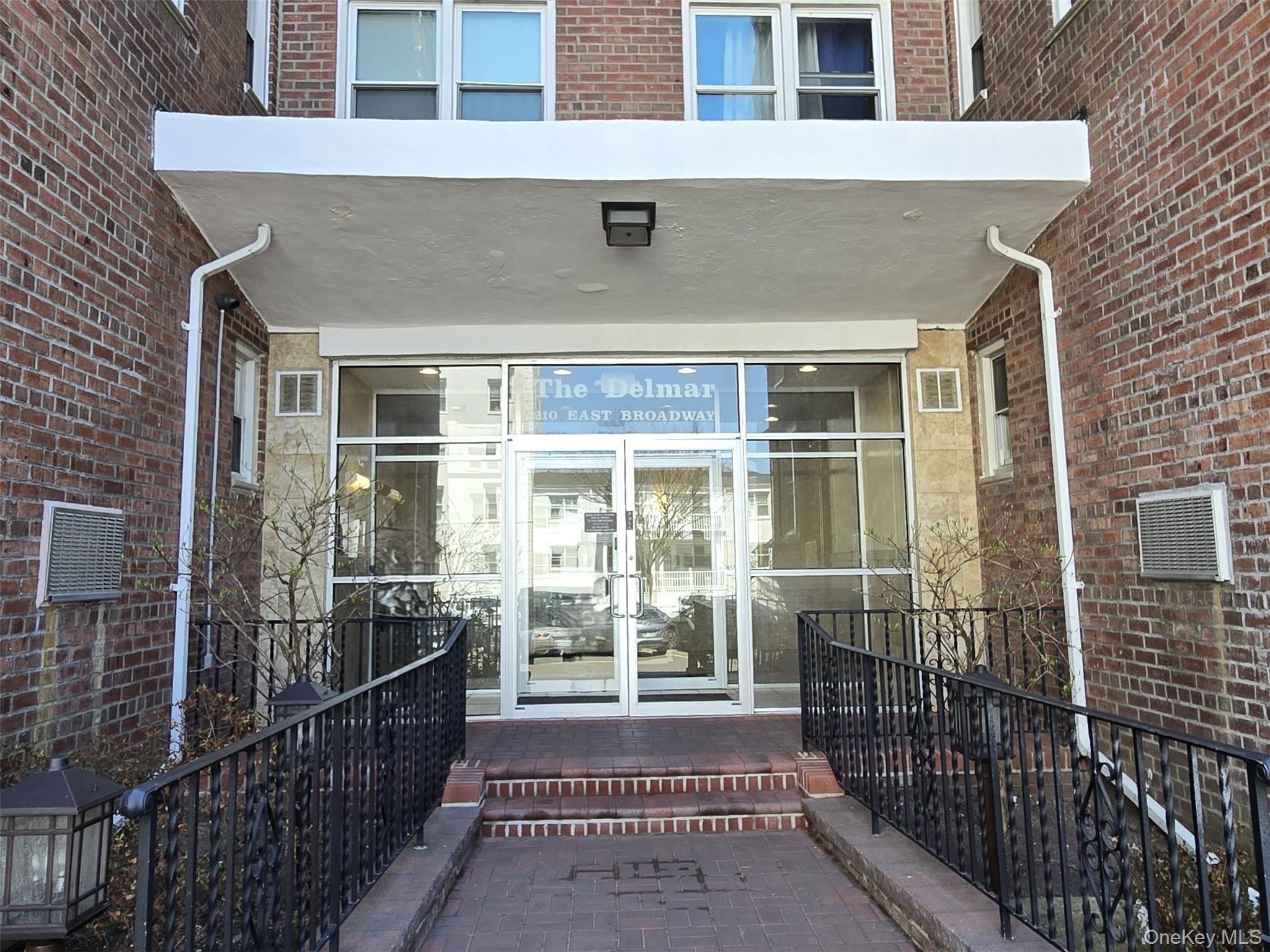 210 E Broadway 1h Property Photo 32