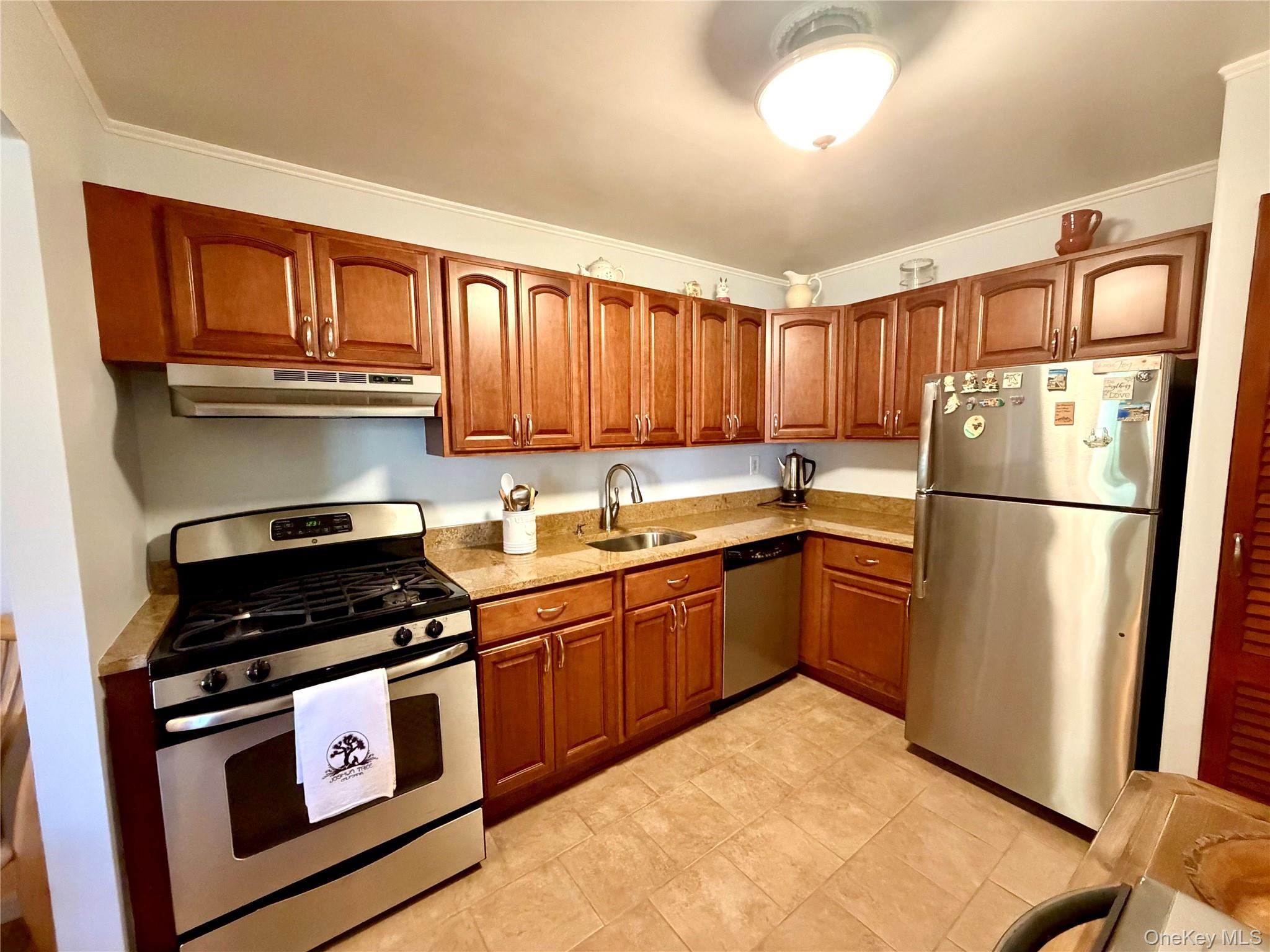 328 Lakeland Avenue 1a Property Photo 8