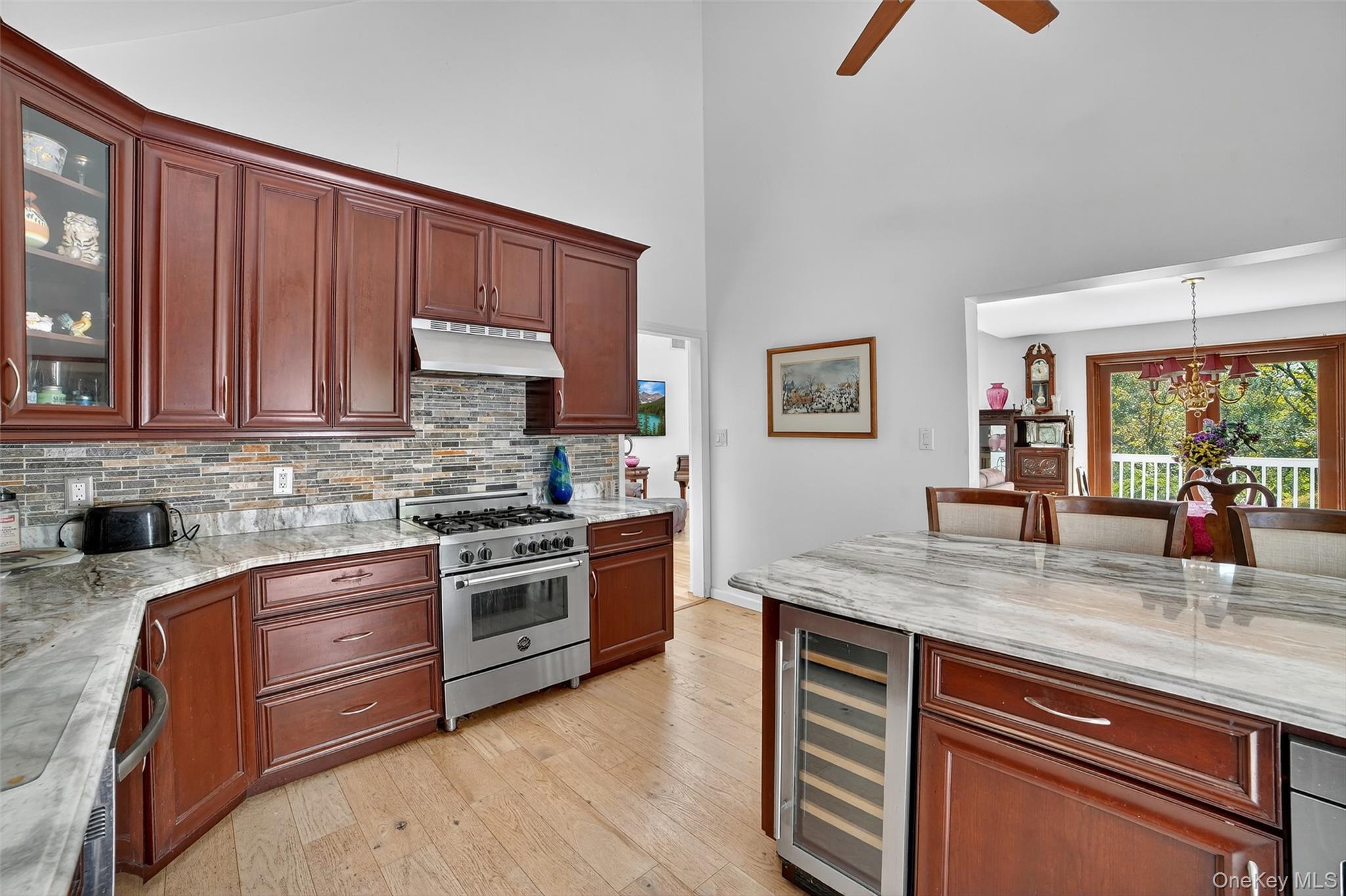 986 Cliff Avenue Property Photo 7