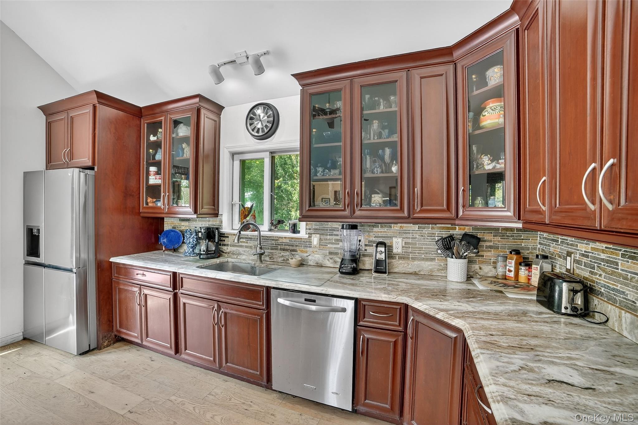 986 Cliff Avenue Property Photo 9