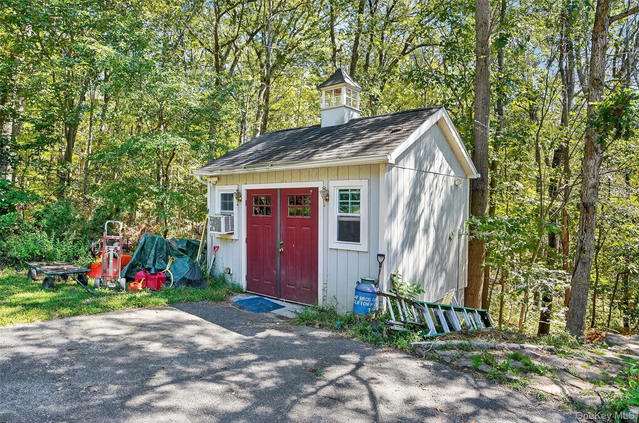 986 Cliff Avenue Property Photo 42