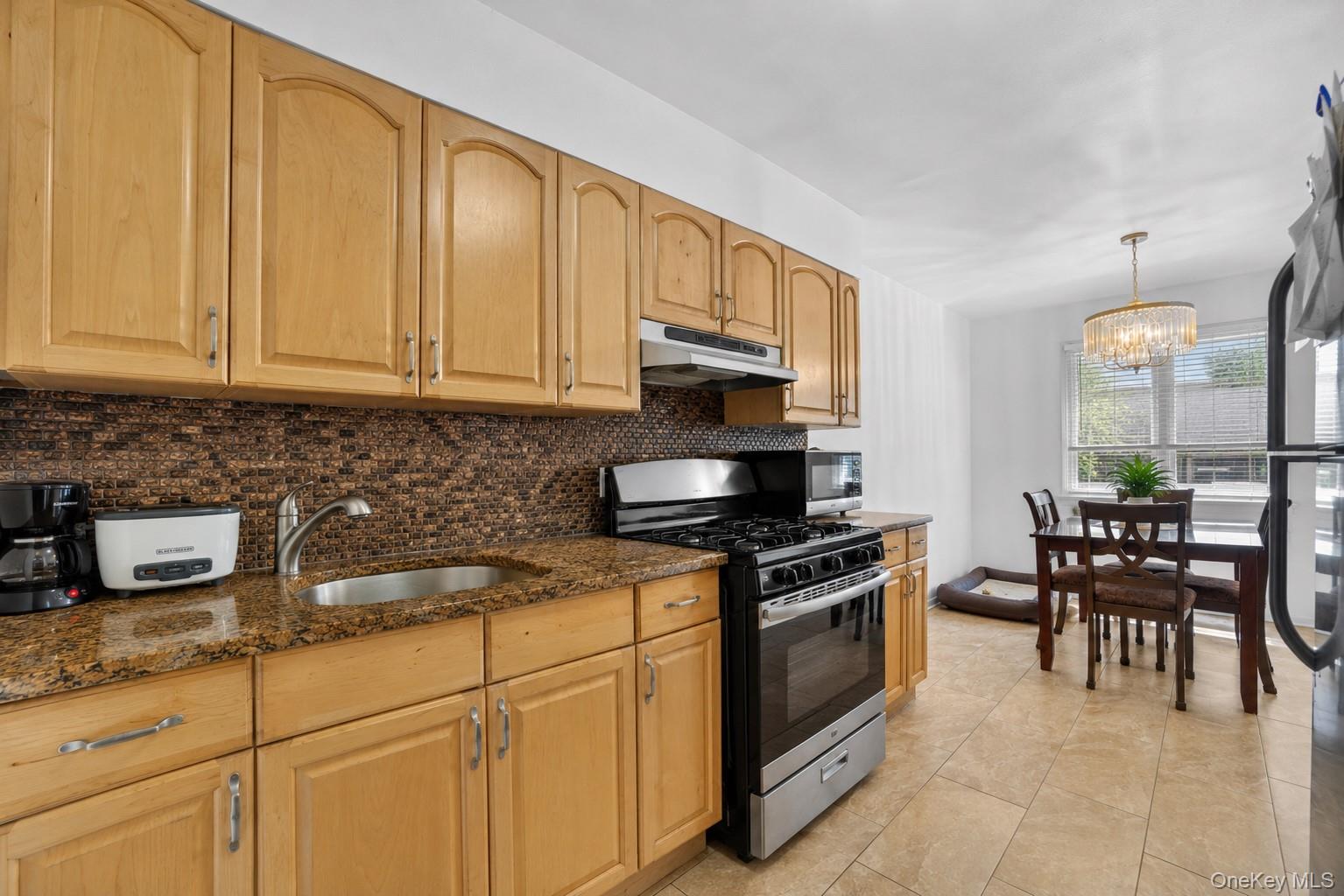 6037 69th Place Property Photo 3