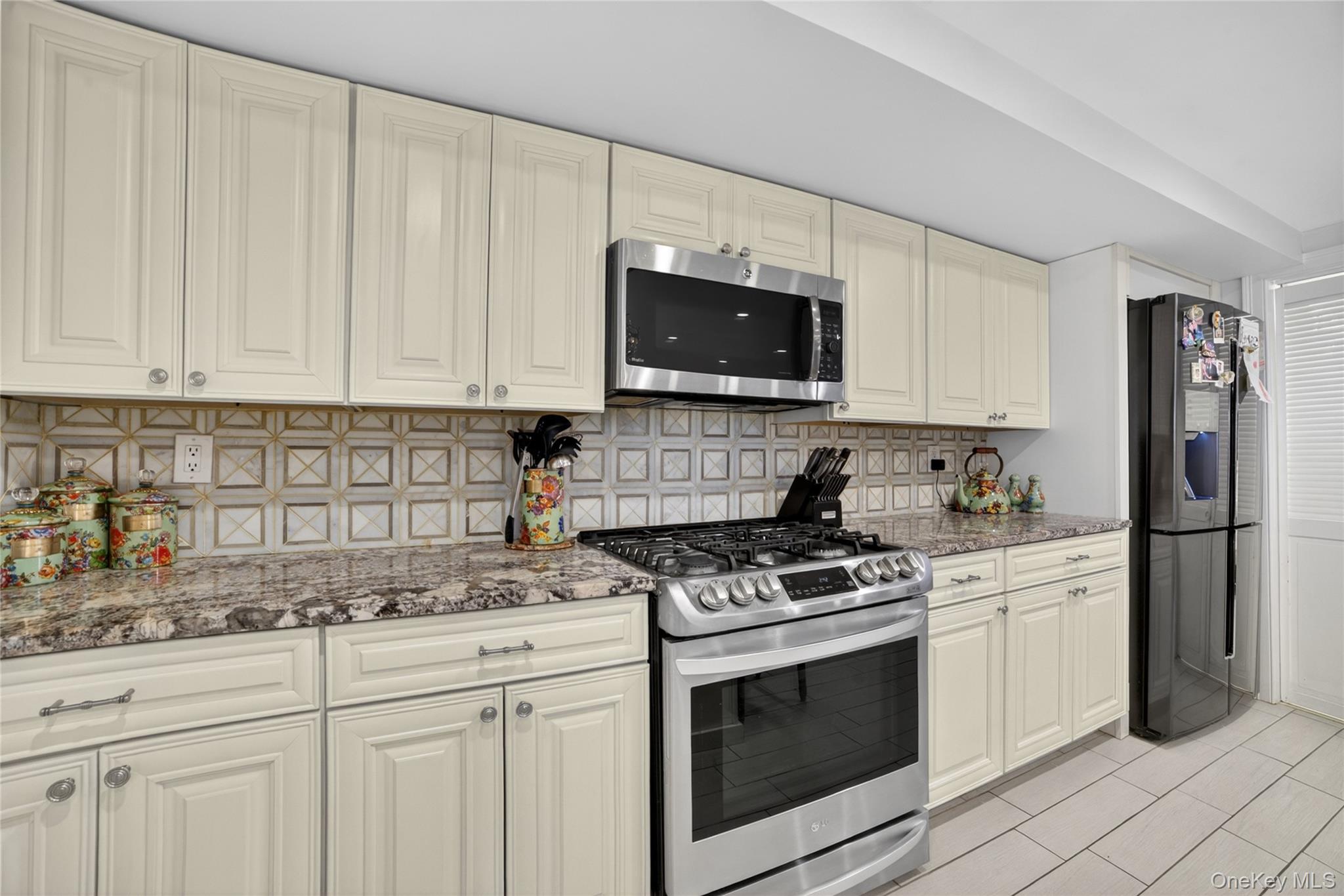 6037 69th Place Property Photo 9