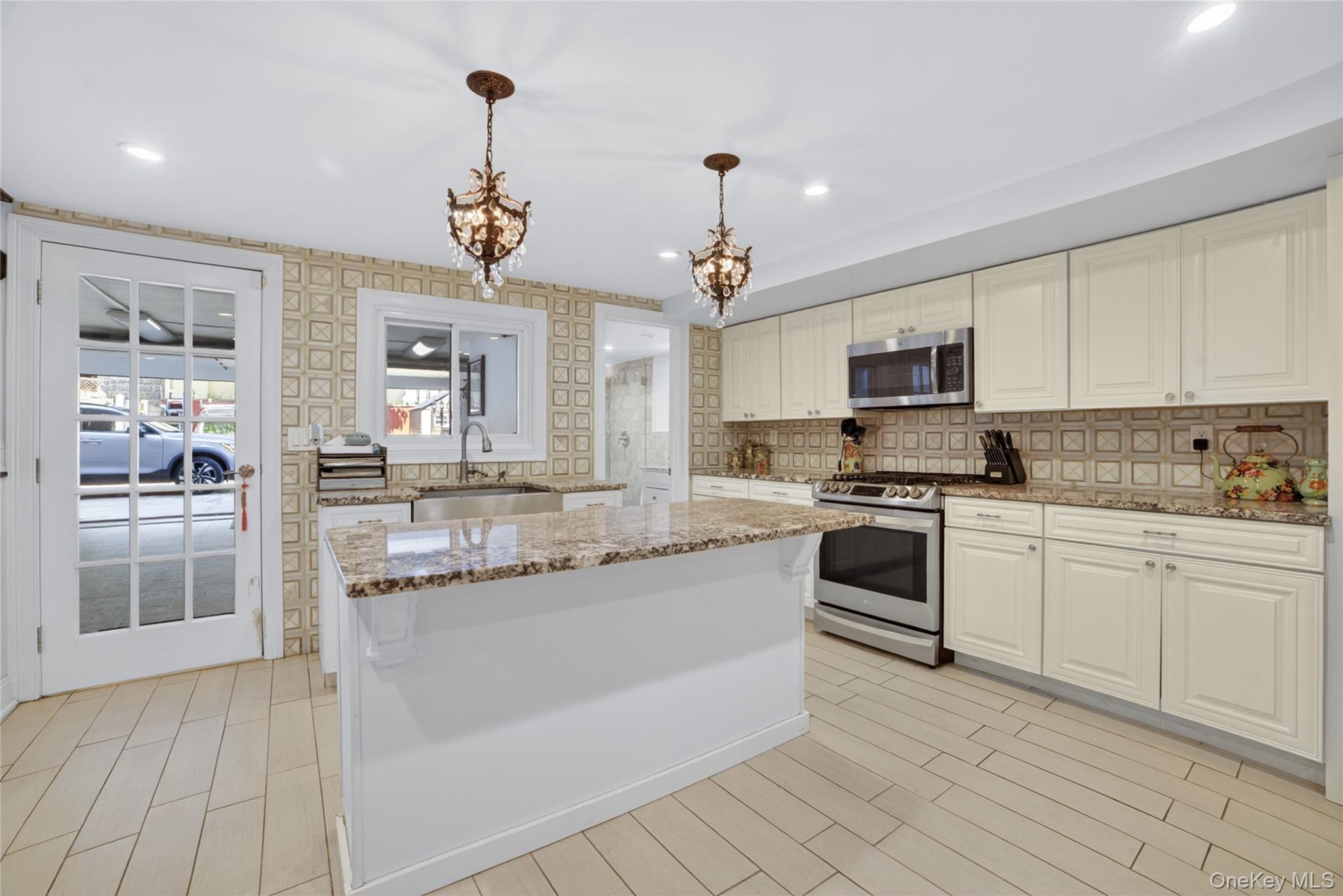 6037 69th Place Property Photo 10